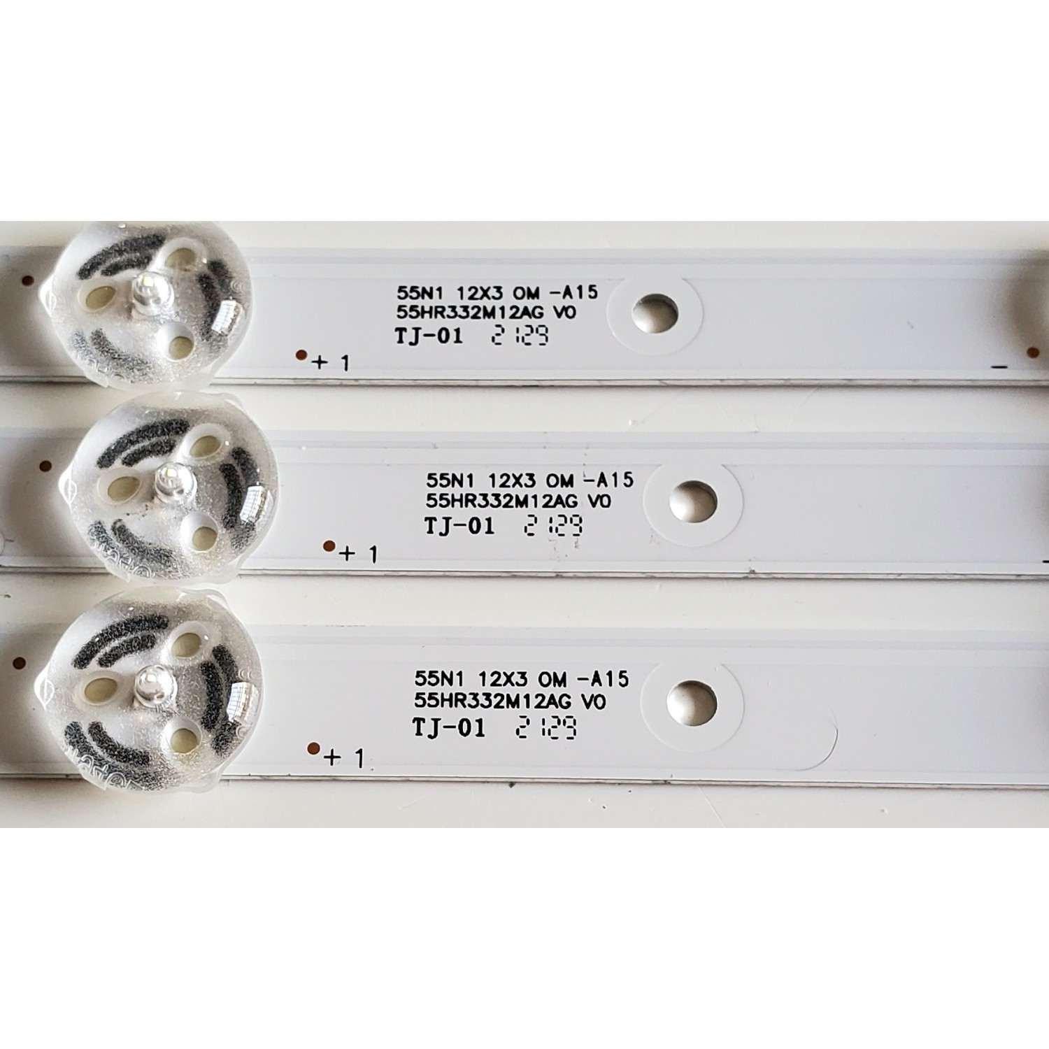 KIT DE LEDS PARA TV WESTINGHOUSE ORIGINAL 3 PIEZAS / NUMERO DE PARTE 55HR332M12AG V0 / 55HR332M12AG 55N1 12X3 OM -A15 / 230101023440 / PANEL HK550WLEDM-JHA0H / DISPLAY PT550GT01-1 / PT550GT05-1 / MODELOS WR55UT4210 / WR55UT4212 / WR55UX4212 - Imagen 4