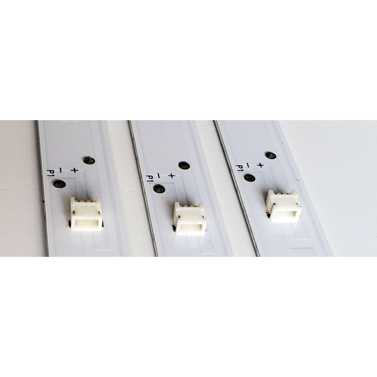 KIT DE LEDS PARA TV WESTINGHOUSE ORIGINAL 3 PIEZAS / NUMERO DE PARTE 55HR332M12AG V0 / 55HR332M12AG 55N1 12X3 OM -A15 / 230101023440 / PANEL HK550WLEDM-JHA0H / DISPLAY PT550GT01-1 / PT550GT05-1 / MODELOS WR55UT4210 / WR55UT4212 / WR55UX4212 - Imagen 3