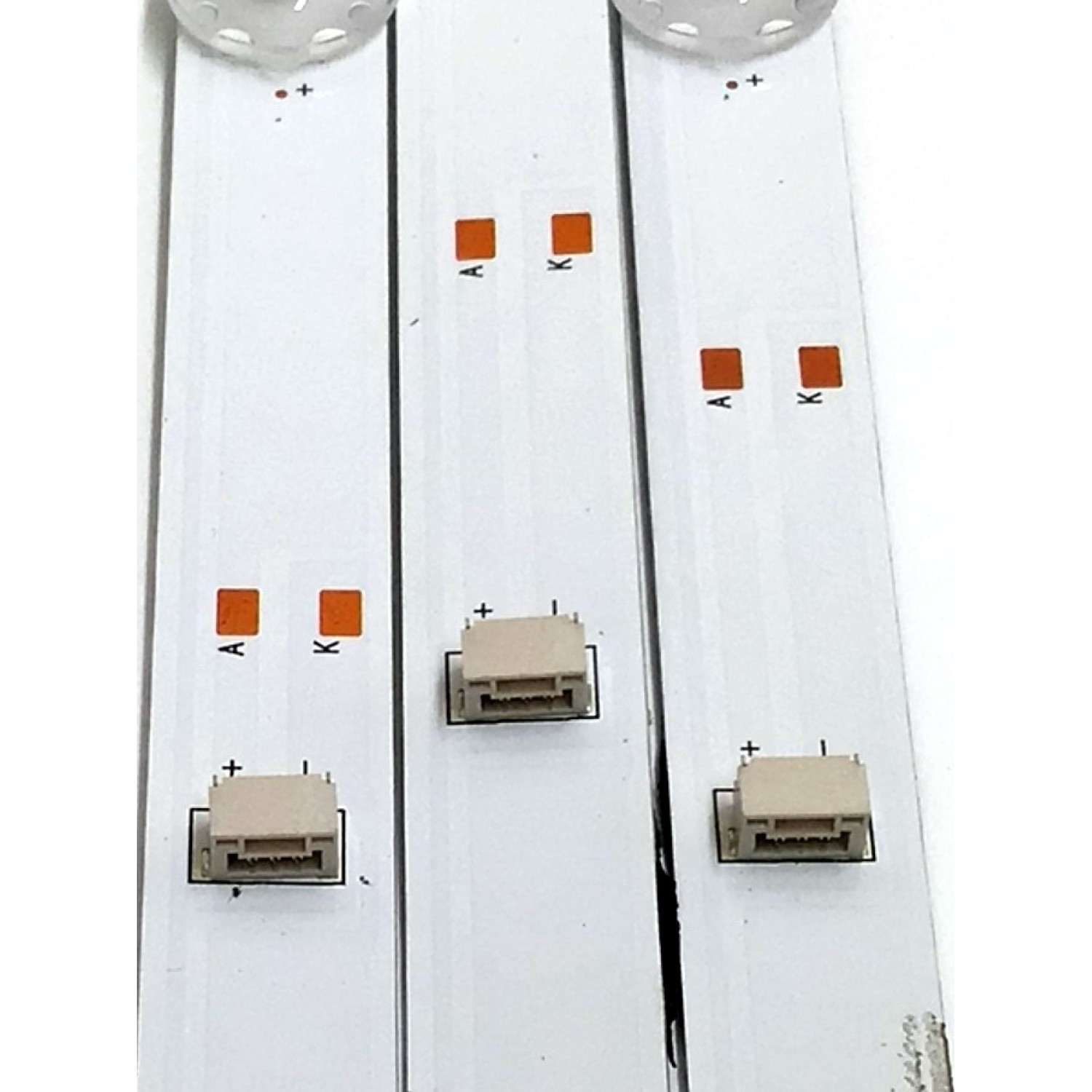 KIT DE LED'S PARA TV LG ((3 PIEZAS)) / NUMERO DE PARTE TCL43D07-ZC0062AG-05 / 303TC430042 / 4C-LB430T-ZCFC / E469119 / 2300016666 / TC430M25 / PANEL LVU430BEDX / MODELO 43UP7000PUA / 43UP7000PUA.CUSFLH - Imagen 3