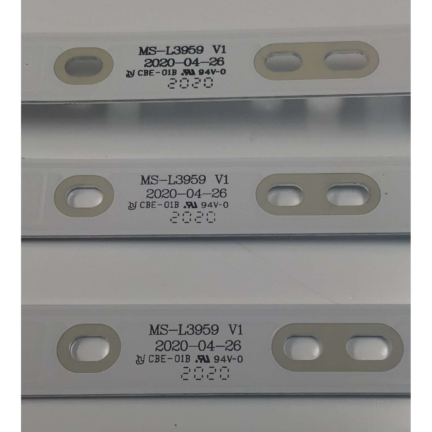 KIT DE LEDS PARA TV ORIGINAL 3 PIEZAS / NUMERO DE PARTE MS-L3959 V1 / 1.17.01.0000076-000 DC / A3 208-212 3.0-3.2 600 / 0528 43 - Imagen 3