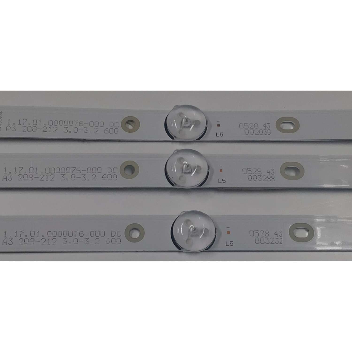 KIT DE LEDS PARA TV ORIGINAL 3 PIEZAS / NUMERO DE PARTE MS-L3959 V1 / 1.17.01.0000076-000 DC / A3 208-212 3.0-3.2 600 / 0528 43 - Imagen 2