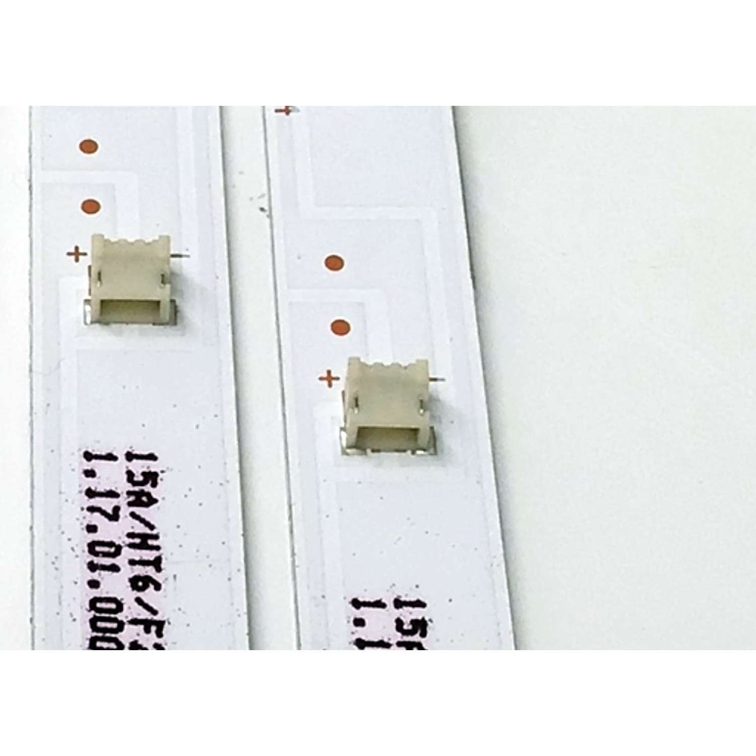KIT DE LED'S PARA TV SCEPTRE ((2 PIEZAS)) / NUMERO DE PARTE DLED32DCZN / DLED32DCZN 2X6 1003 A06X / E493538 / 1.17.01.0000035-000 / PANEL PT320AT02-Z / DISPLAY PT320AT01-1 VER.1.9 / MODELO E32 KHTV53LA - Imagen 2