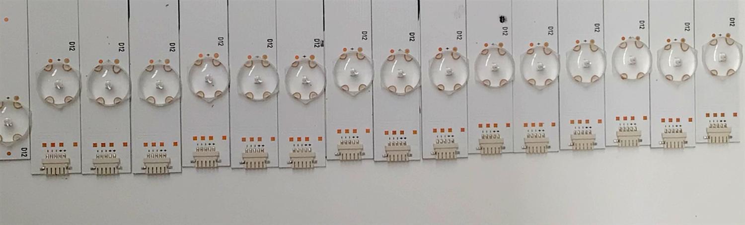 KIT DE LED'S PARA TV HISENSE ((30 PIEZAS)) / NUMERO DE PARTE CRH-BX75V6303015249CG-L-REV1.7 / CRH-BX75V6303015249CG-R-REV1.7 / 1230253 / 1230254 / SVH75065-L / SVH75065-R / HD750V6U81-TAL3K1 / SVH75065-L / SVH75065-R / ST7461D01-6 VER.2.1 / MODELO 75H8G - Imagen 2