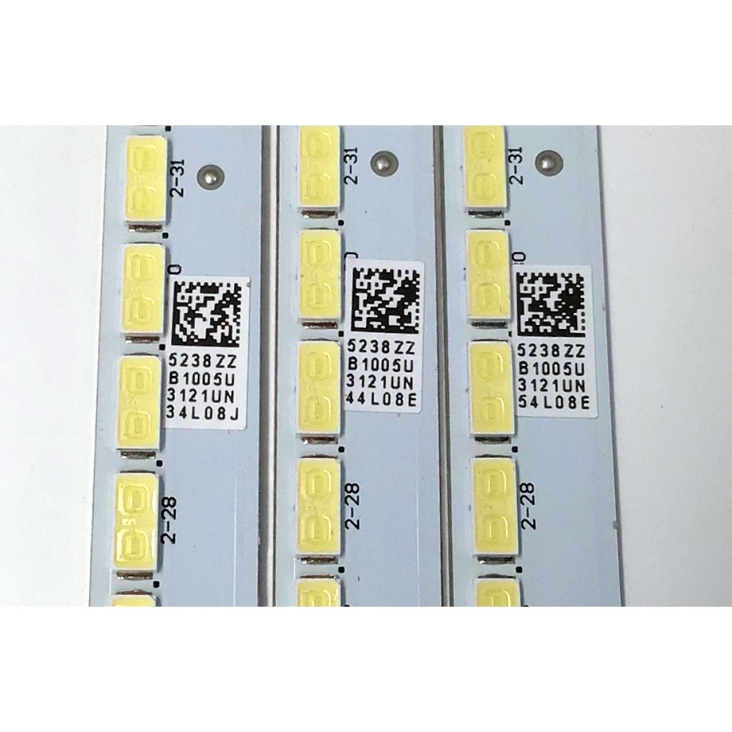 KIT DE LED'S PARA TV SHARP ((3 PIEZAS)) / NUMERO DE PARTE 5238ZZ / RUNTK5238TPZZ / E162061 / MODELOS LC-70LE550U / LC-70LE600U / LC-70LE640U / LC-70LE650U / LC-70SQ15U / KDL-70R550A / E701I-A3 LFTRNXBP / E701I-A3 LFTRNXDQ / E701I-A3E LFTRNXCP - Imagen 4