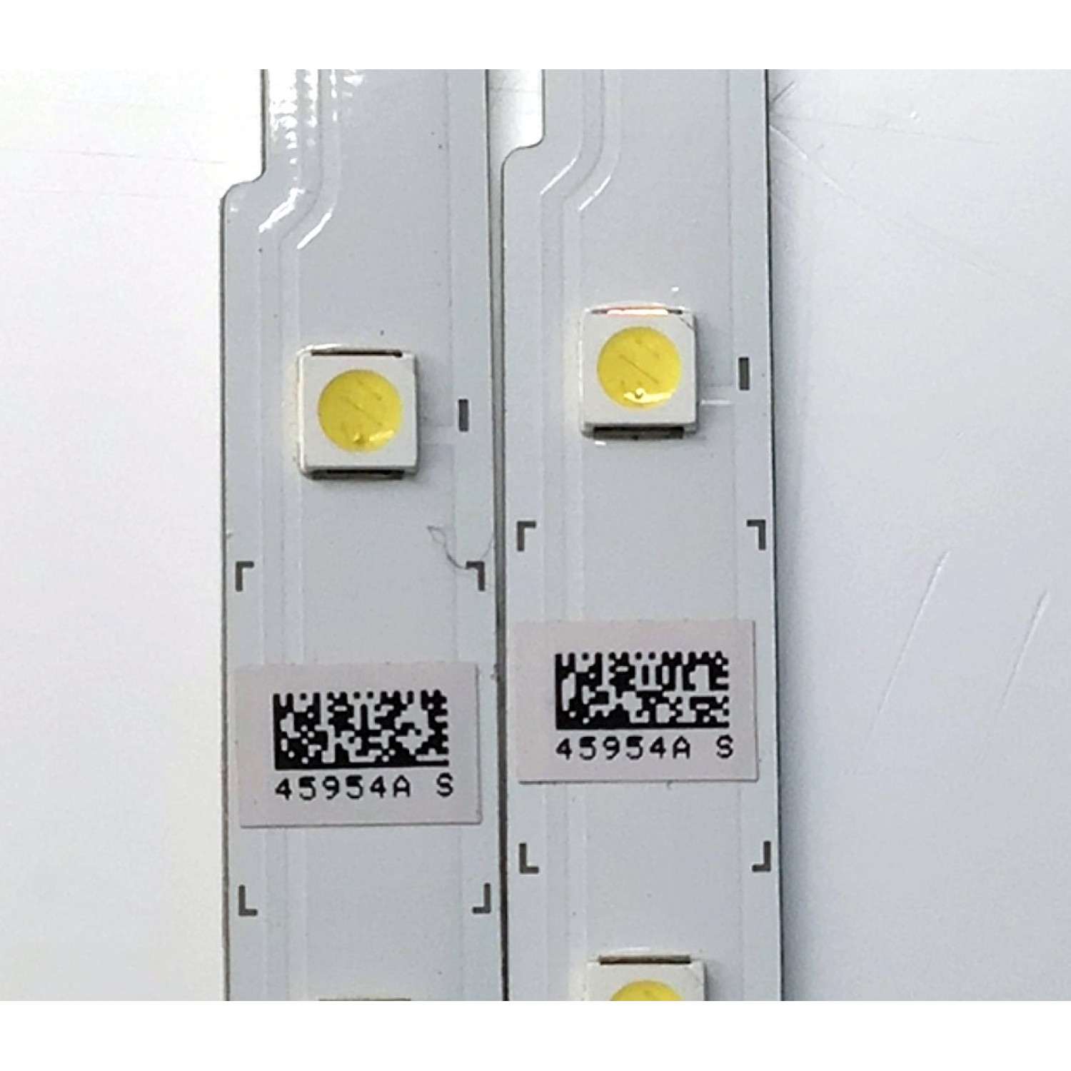 KIT DE LED'S PARA TV SAMSUNG ((2 PIEZAS)) / NUMERO DE PARTE BN96-45954A / LM41-00798A / L1_RU7K_D3_CDM S28(1)_R1.0_T40 100_LM41-00798A / L1_RU7K_D3_CDM / S28(1)_R1.0_T4O / 100_LM41-00798A / S28(1)_R1.0_T40 / PANEL CY-NN043HGEVMH / MODELO UN43RU7 / UN43NU - Imagen 4