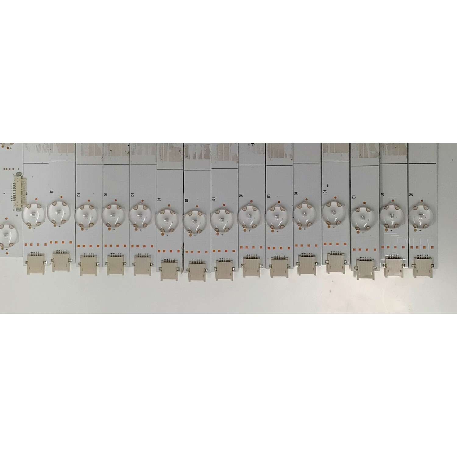 KIT DE LED'S PARA TV HISENSE ((30 PIEZAS)) / NUMERO DE PARTE CRH-BX75V6303015249CG-L-REV1.7 / CRH-BX75V6303015249CG-R-REV1.7 / 1230253 / 1230254 / SVH75065-L / SVH75065-R / HD750V6U81-TAL3K1 / SVH75065-L / SVH75065-R / ST7461D01-6 VER.2.1 / MODELO 75H8G - Imagen 3