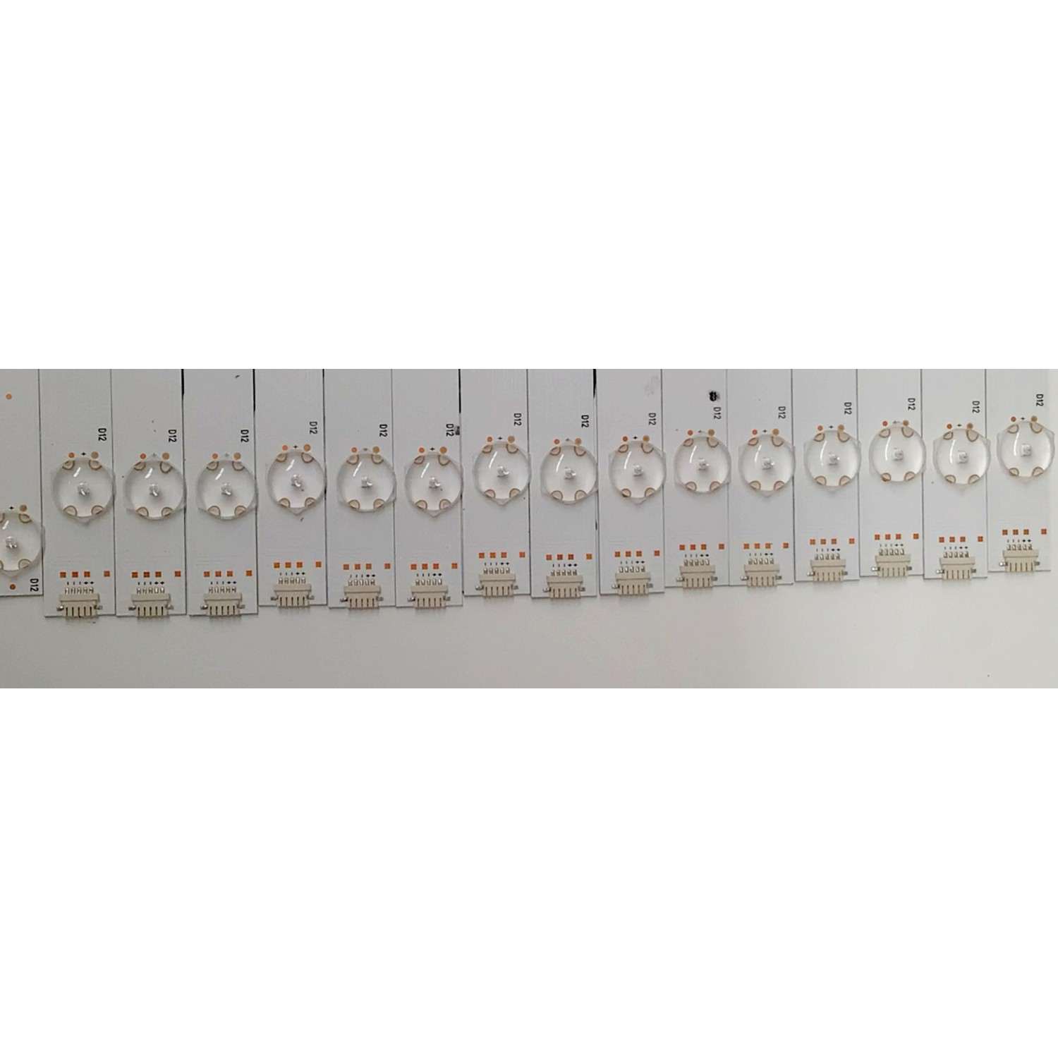 KIT DE LED'S PARA TV HISENSE ((30 PIEZAS)) / NUMERO DE PARTE CRH-BX75V6303015249CG-L-REV1.7 / CRH-BX75V6303015249CG-R-REV1.7 / 1230253 / 1230254 / SVH75065-L / SVH75065-R / HD750V6U81-TAL3K1 / SVH75065-L / SVH75065-R / ST7461D01-6 VER.2.1 / MODELO 75H8G - Imagen 2