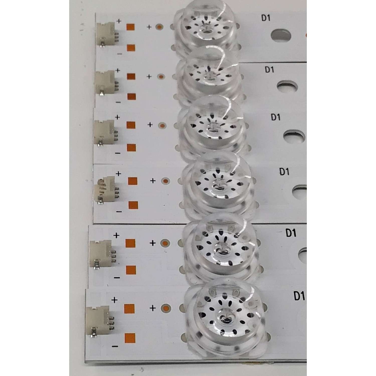 KIT DE LED'S PARA TV HISENSE ((6 PIEZAS)) / NUMERO DE PARTE CRH-BXK75H1U41C3030T0613354-REV1.2 / HD750H1U41-TAL4K1+2023050401+SVH750AH8 / HD750H1U41-TAL4K1 / 2023050401 / SVH750AH8 / 1312985 / PANEL HD750H1U72 / HV750QUB-F91 / MODELOS 75A6N / 75R6030K - Imagen 4