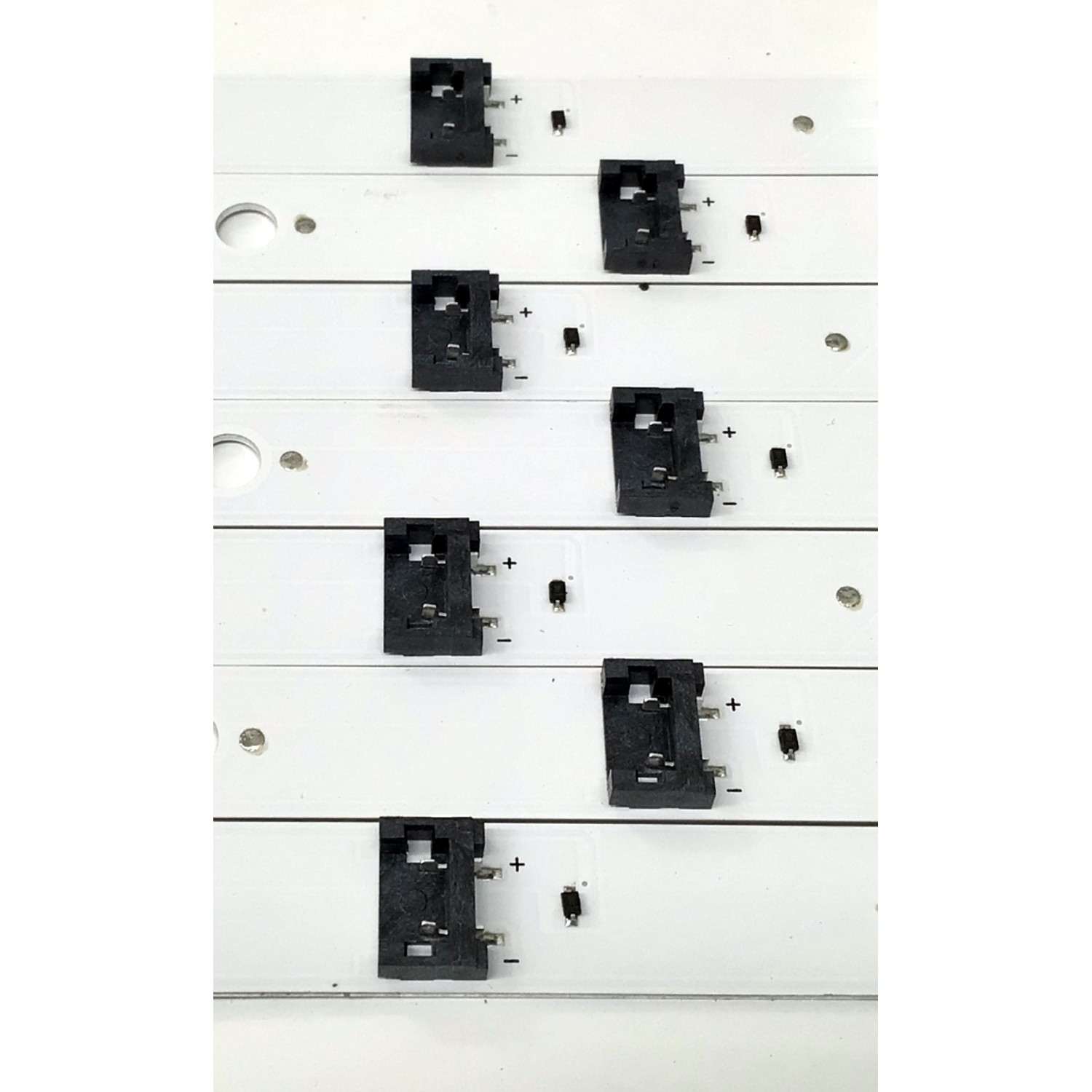 KIT DE LEDS ORIGINAL PARA TV LG 7 PIEZAS / NUMERO DE PARTE EAV65057001 / SSC_Y23 SLIM TRIDENT_55UR80/75_BOE_A_S / SSC_Y23 SLIM TRIDENT_55UR80/75_BOE_A_REV00_221010 / BOE 550J5 / PANEL NC550TQG / MODELOS 55UR7800PSB / 55UR8000AUA - Imagen 4