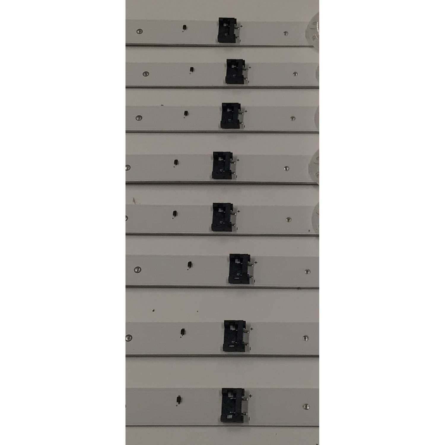 KIT DE LEDS PARA TV LG 8 PIEZAS / NUMERO DE PARTE EAV65066001 / SSC_Y23_SLIM_TRIDENT_65UR80 75_HKC_S / SSC_Y23_SLIM_TRIDENT_65UR80 75_HKC_(0.6PI)_CASE1_REV00_221105 / 65UR8075_HKC_S / HKC 650V9 / E466169 / MODELO 65UR8750PSA - Imagen 4