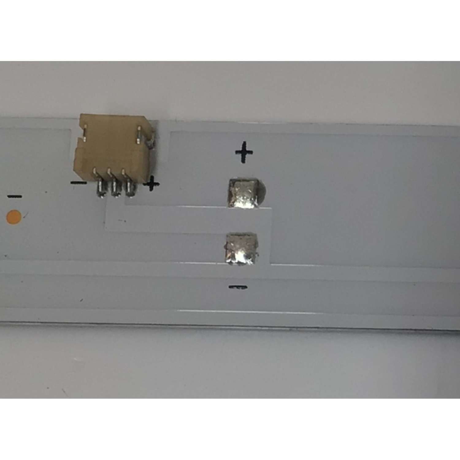 LED ORIGINAL PARA TV HISENSE 1 PIEZA / NUMERO DE PARTE LB3209X V0 / LB3209X / JHD315H1F61-TXL4B1-2023051801 / JHD315H1F61-TXL4B1 / 2023051801 / 1315097 / HBH-H2 / E493461 / PANEL JHD315H1F71-TXL4B1 / MODELO 32A4KV / 32A45K / 32A4K - Imagen 2
