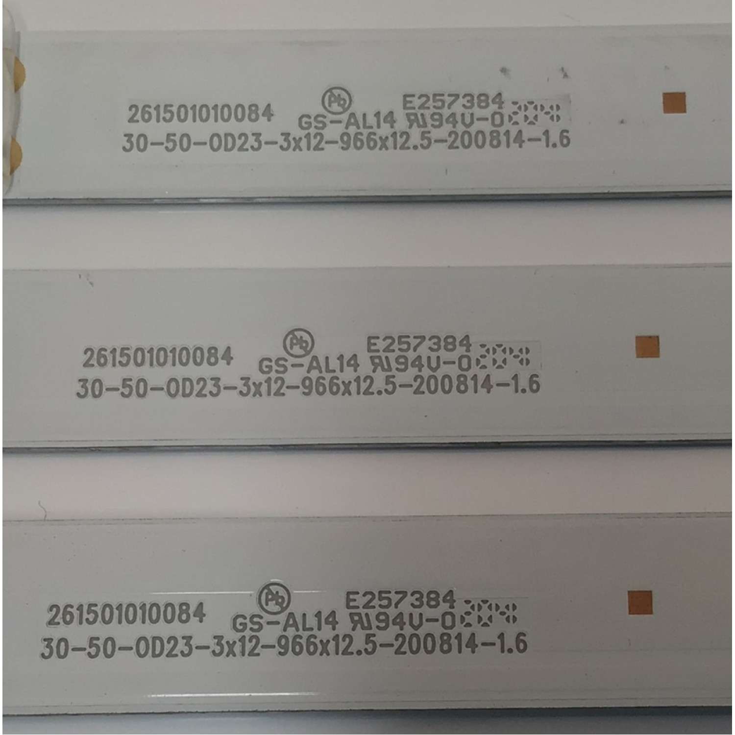 KIT DE LED'S PARA TV HISENSE ((3 PIEZAS)) / NUMERO DE PARTE 261501010084 / 30-50-0D23-3x12-966 / 30-50-0D23-3x12-966x12.5-200814-1.6 / E257384 / PANEL CY-BT050HGPV1H / 50357A / DISPLAY CC500PV6D VER.01 / MODELO UN50TU8000 / UN50TU8000FXZA YA01 - Imagen 3
