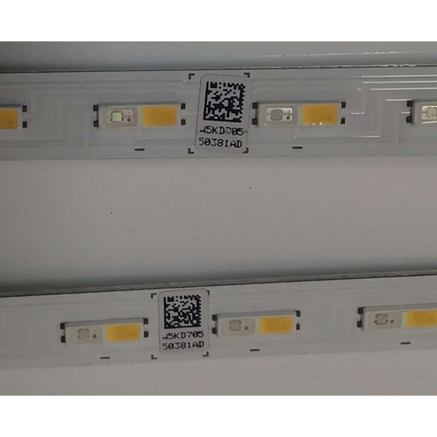 KIT DE LED'S PARA TV SAMSUNG ((2 PIEZAS)) / NUMERO DE PARTE BN96-50381A / V0T6-430SM0-R0 / 50381A / PANEL CY-RT043HGEV1H / DISPLAY HV430QUB-F1A / 50309A / MODELOS QN43LS03 / QN43LS01 / QN43Q6D / QN43Q60TAFXZA AB01 / QN43Q60TBFXZA AB01 /  - Imagen 2