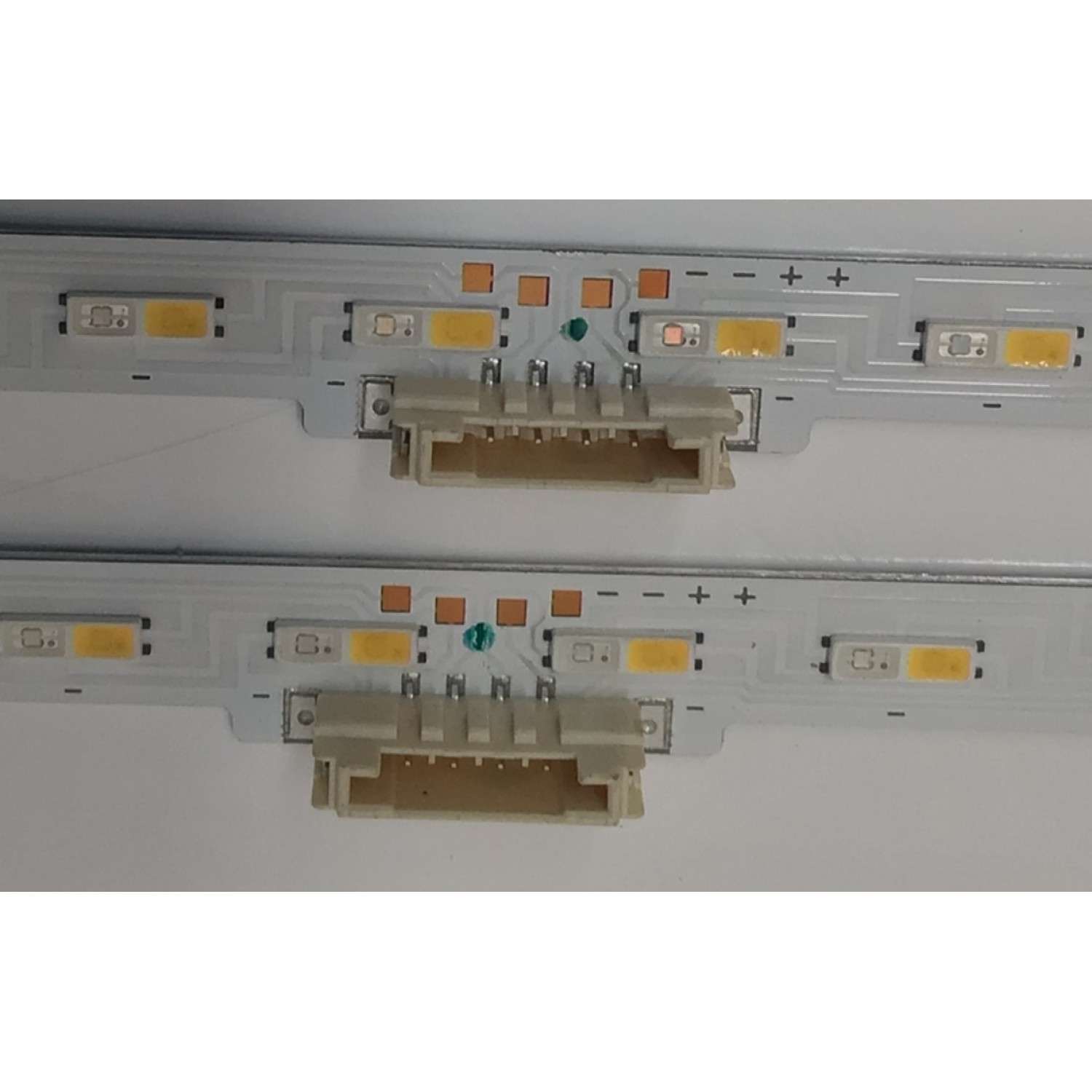 KIT DE LED'S PARA TV SAMSUNG ((2 PIEZAS)) / NUMERO DE PARTE BN96-50381A / V0T6-430SM0-R0 / 50381A / PANEL CY-RT043HGEV1H / DISPLAY HV430QUB-F1A / 50309A / MODELOS QN43LS03 / QN43LS01 / QN43Q6D / QN43Q60TAFXZA AB01 / QN43Q60TBFXZA AB01 /  - Imagen 3