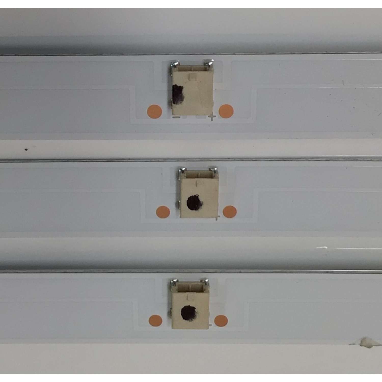 KIT DE LED'S PARA TV EVL ((3 PIEZA)) / NUMERO DE PARTE CRH-ZG40G5SP3030070312KREV1.1 / 40G7N / LB-C400-G7N-B-7-12-PH1(CKD) / Y174-L07-JA-2 / 269613 / B231226A1Z / PANEL C400Y21-G5 / MODELO DAW40FR - Imagen 2