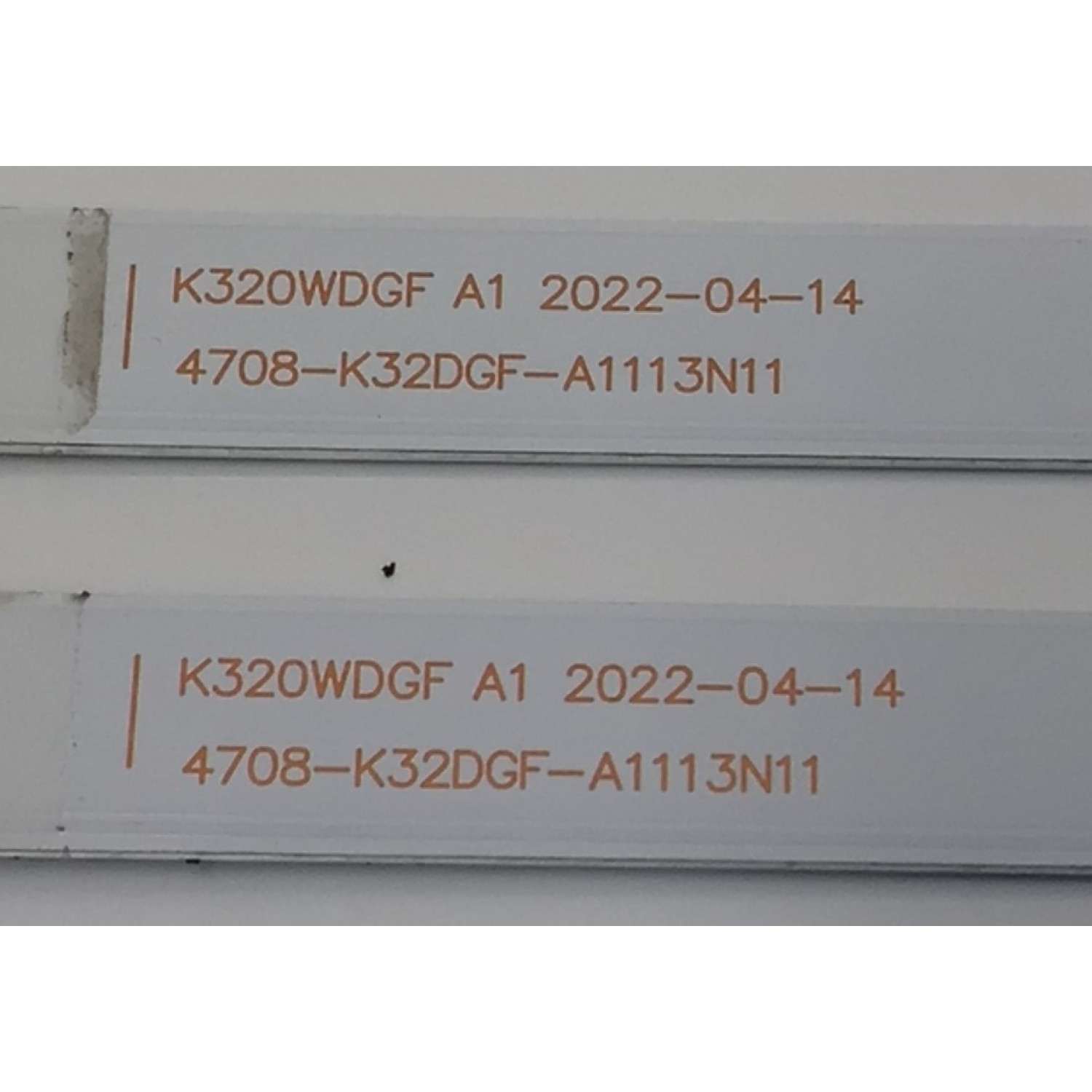 KIT DE LED'S PARA TV SHARP ((2 PIEZA)) / NUMERO DE PARTE 4708-K32DGF-A1113N11 / K320WDGF A1 / GZYH4708RA0 / 110206-32GF1041 / 23B003 / RF-231122-3230F432 / PANEL K320WDGF / DISPLAY CV320H2-F01 REV:03 / MODELO 2T-C32EF8URK - Imagen 2