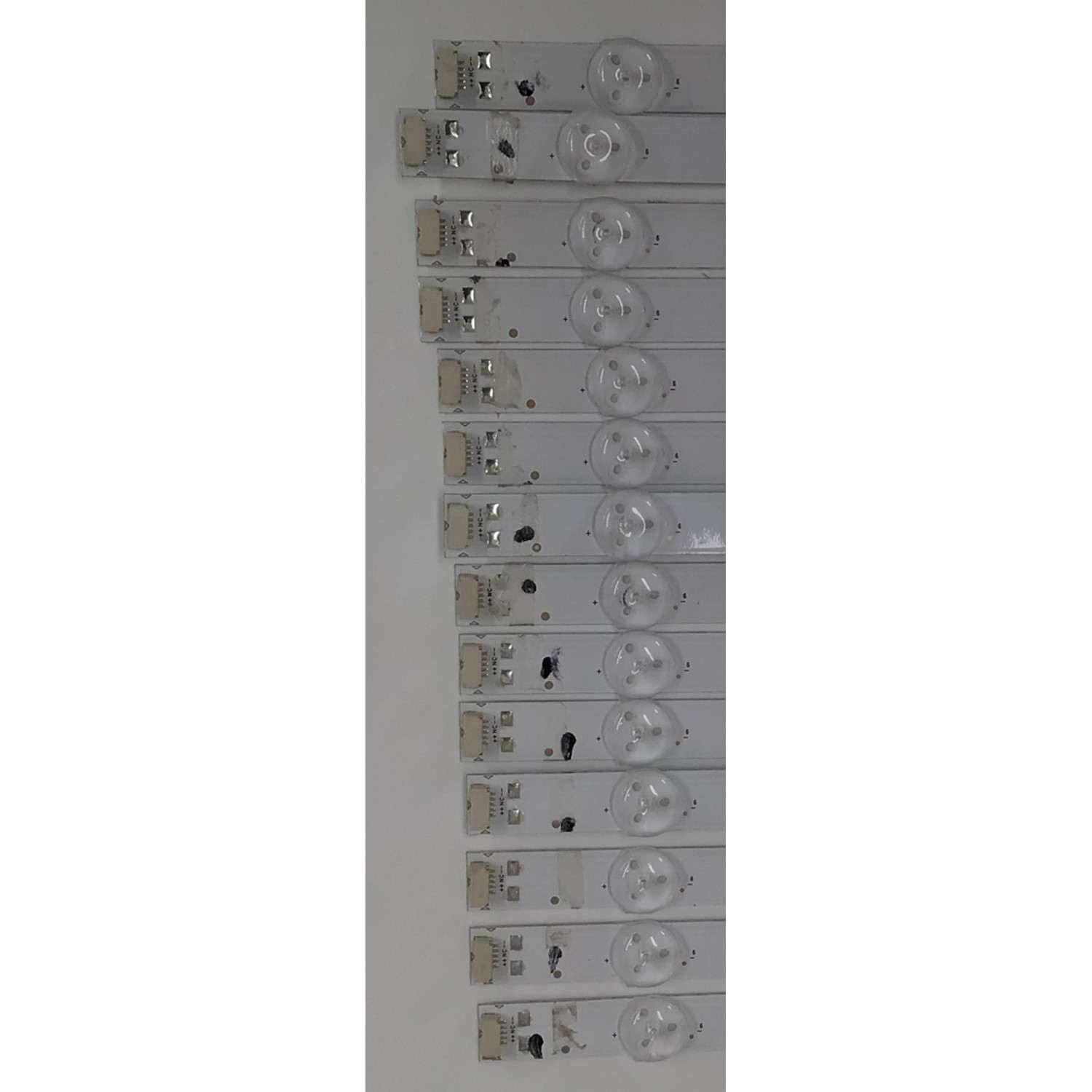 KIT DE LED'S PARA TV TCL ((14 PIEZAS)) / NUMERO DE PARTE 85HR332M09N04 V0 / 85FZ-T / 9X14-C02 / 85HR332M09N04 / E199273 / LL2A08R1C / 230101041140 / PANEL HK850WLEDM-JH25H / DISPLAY PT850GT01-4 VER.1.0 / MODELOS 85S410R / 85S450R - Imagen 2