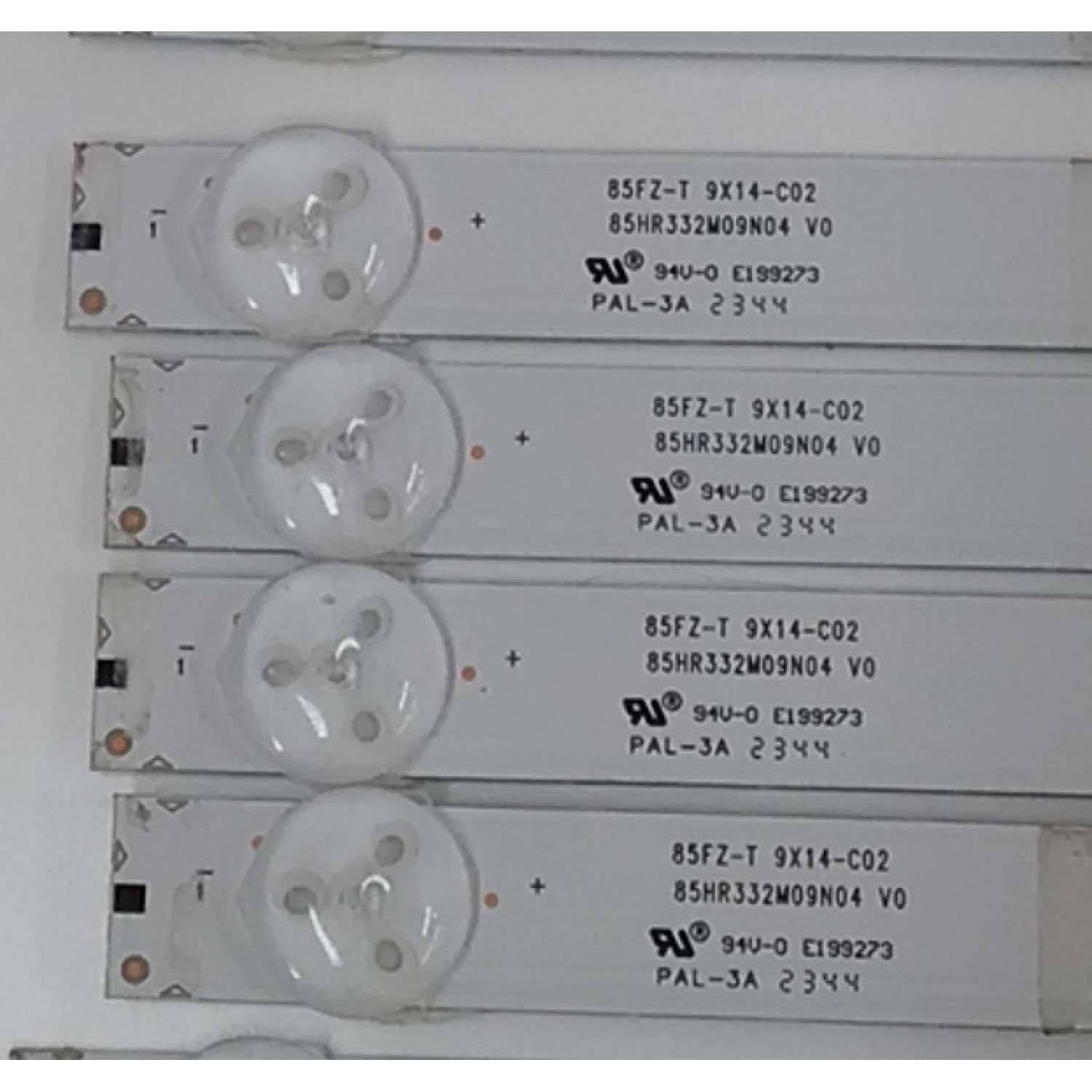 KIT DE LED'S PARA TV TCL ((14 PIEZAS)) / NUMERO DE PARTE 85HR332M09N04 V0 / 85FZ-T / 9X14-C02 / 85HR332M09N04 / E199273 / LL2A08R1C / 230101041140 / PANEL HK850WLEDM-JH25H / DISPLAY PT850GT01-4 VER.1.0 / MODELOS 85S410R / 85S450R - Imagen 4