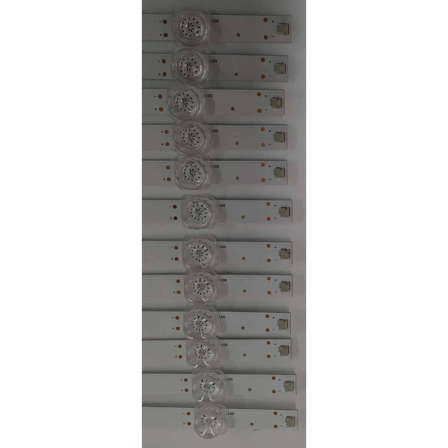KIT DE LED'S PARA TV VIZIO ((12 PIEZAS)) / NUMERO DE PARTE M08-BD65030-0601N-5607B / SHINEON M08-BD65030-0601N-5607B / 7040-01557 / DISPLAY HV650QUB-F70 REV.2.0 / MODELO V655-J04 - Imagen 4