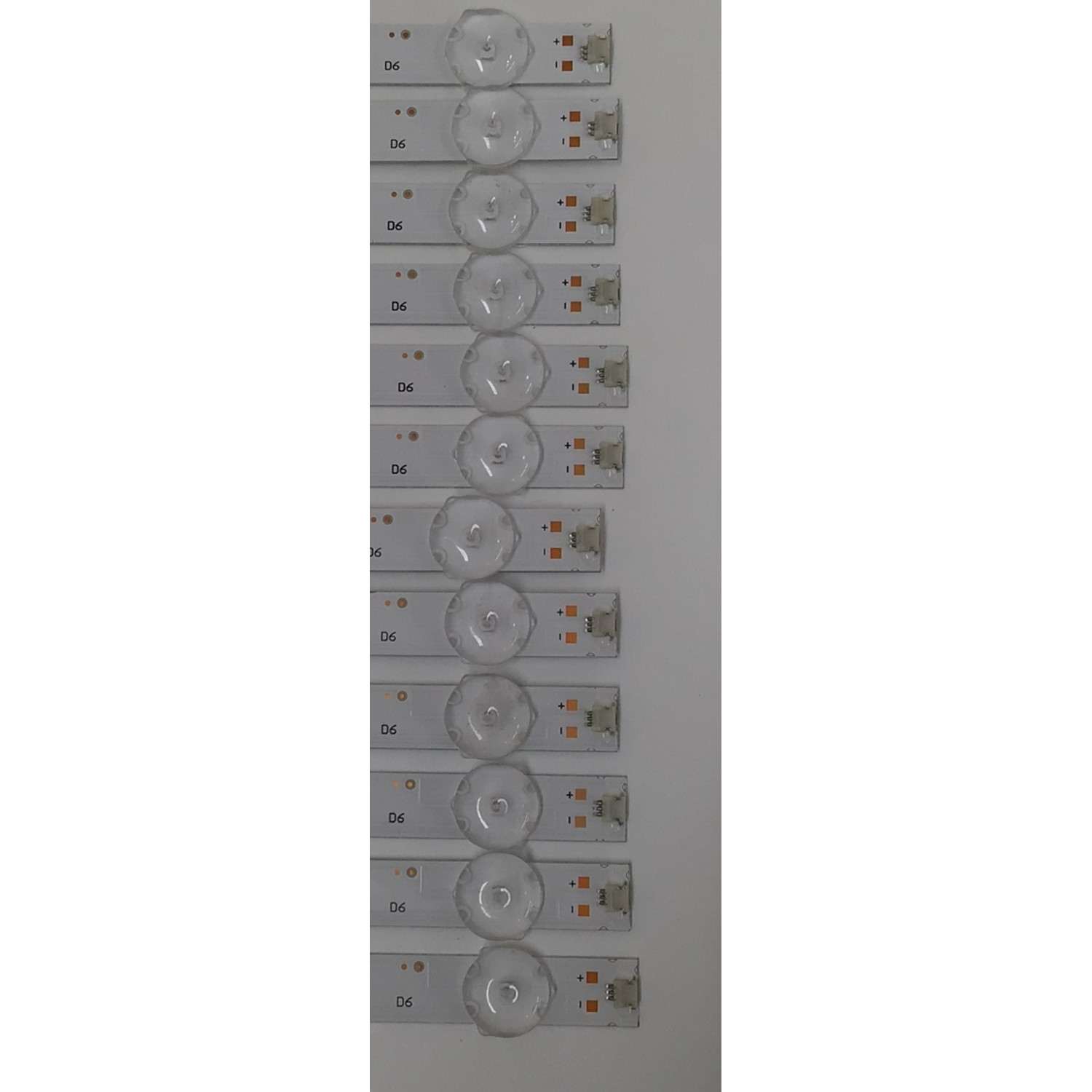 KIT DE LEDS ORIGINAL PARA TV VIZIO 12 PIEZAS / NUMERO DE PARTE 261501016370 / 40-M65Q6-30300D35-12X6-615.5X12-20220314 / 70401-01635BX / SVB650AQ9Y / DISPLAY HV650QUB-F70 / MODELO M65Q6M-K04 LBSFL5LY / M65Q6-L4 LBSFR7GZ - Imagen 4