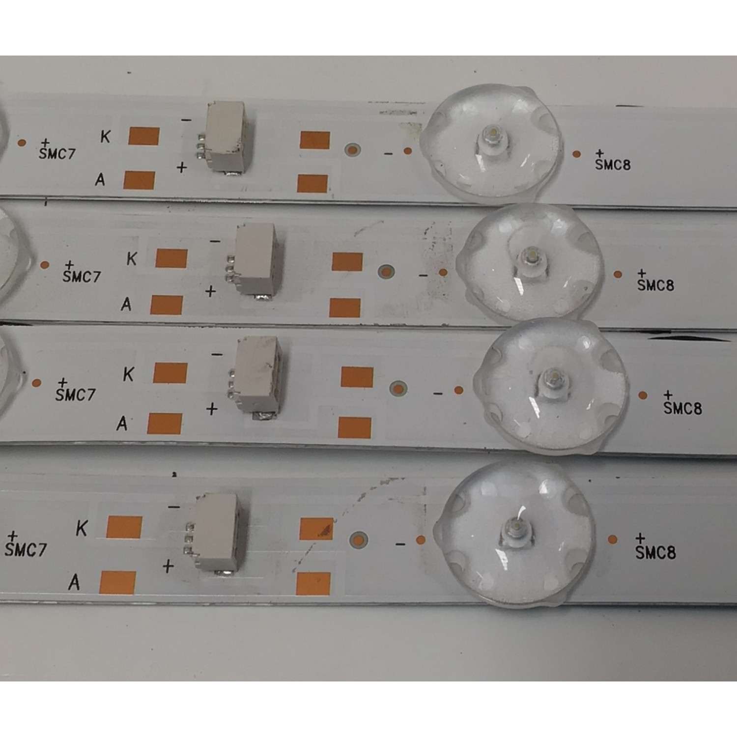 KIT DE LEDS PARA TV PHILIPS ORIGINAL 4 PIEZAS / NUMERO DE PARTE TCL55D14-ZC42AG-09D / 303TC550070D / TC550M53 / 4L-ZX055T-ZC012C / 2300018578 / 220729AB02 / PANEL LVU550CSDX E0647 / DISPLAY ST5461D12-6 VER.2.2 / MODELO 55PFL5756 / 55PFL5756/F7 / SI55UR - Imagen 2