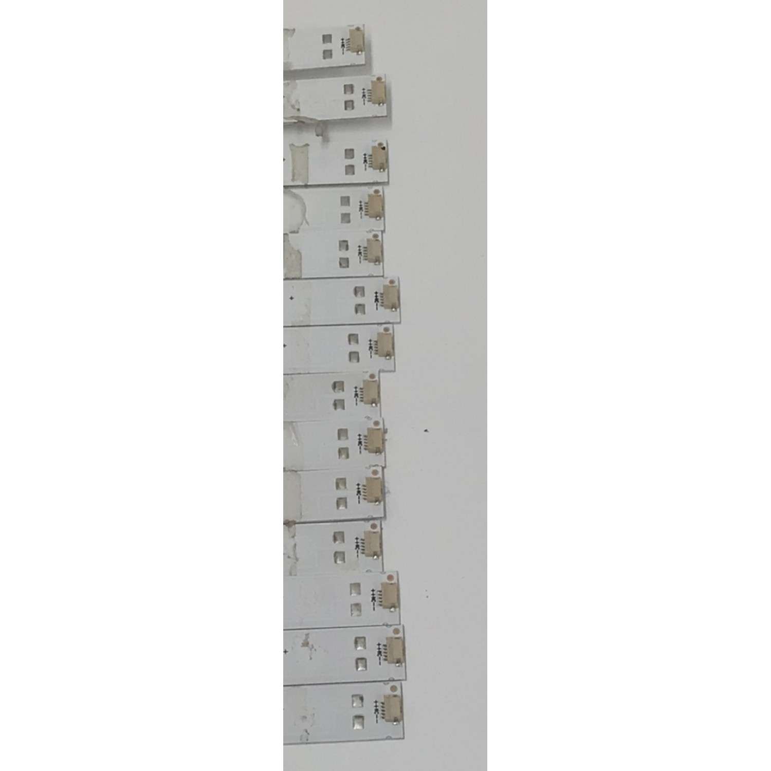 KIT DE LEDS PARA TV TCL ORIGINAL 14 PIEZAS / NUMERO DE PARTE 85HR332M09N01 / 85HR332M09N01 V2 / 85FZ 9X14-C04 / HR/A6/230818 / 0379W / LK7A08R0C / 230101036100 / PANEL HK850WLEDM-JH23H / MODELO 85S450G - Imagen 2