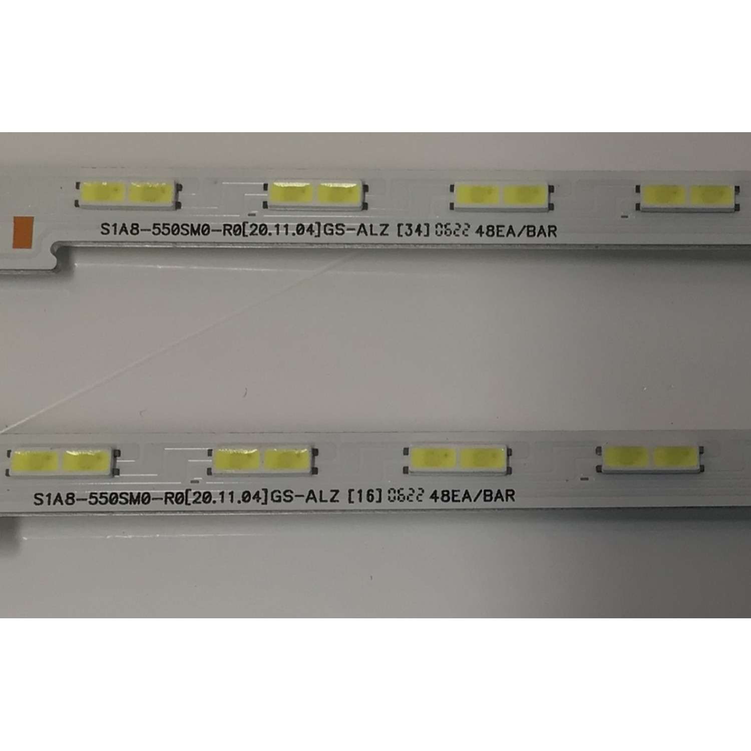 KIT DE LEDS ORIGINAL PARA TV SAMSUNG 2 PIEZAS / NUMERO DE PARTE S1A8-550SM0-R0 / S1A8-550SM0-R0 GS-ALZ 16 48EA/BAR / S1A8-550SM0-R0 GS-ALZ 34 48EA/BAR / GS-ALZ / 48EA/BAR / PANEL CY-SB055HGXV1H / CY-NC055HGHVYH / MODELO UN55AU8000BXZA / LH55QMCEBGCXGO - Imagen 2