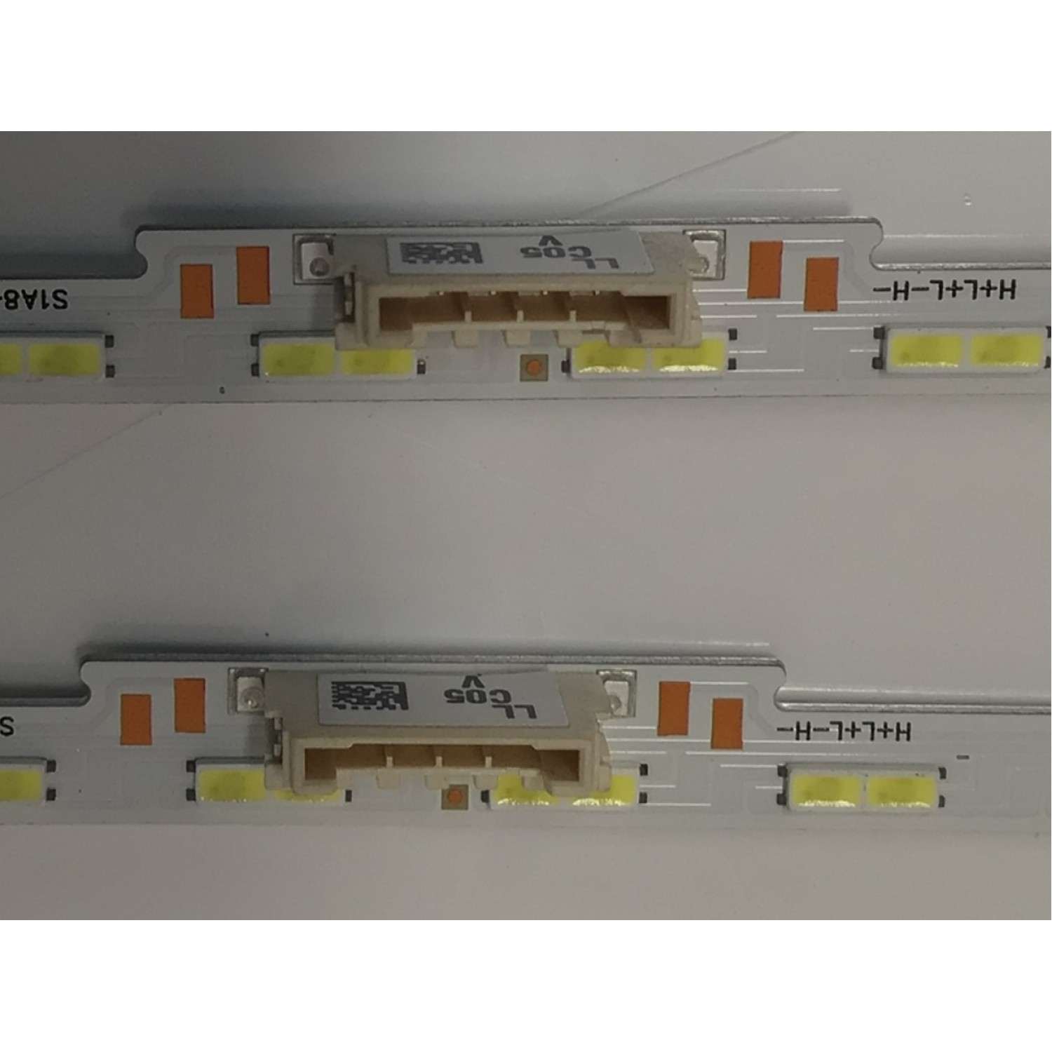 KIT DE LEDS ORIGINAL PARA TV SAMSUNG 2 PIEZAS / NUMERO DE PARTE S1A8-550SM0-R0 / S1A8-550SM0-R0 GS-ALZ 16 48EA/BAR / S1A8-550SM0-R0 GS-ALZ 34 48EA/BAR / GS-ALZ / 48EA/BAR / PANEL CY-SB055HGXV1H / CY-NC055HGHVYH / MODELO UN55AU8000BXZA / LH55QMCEBGCXGO - Imagen 3