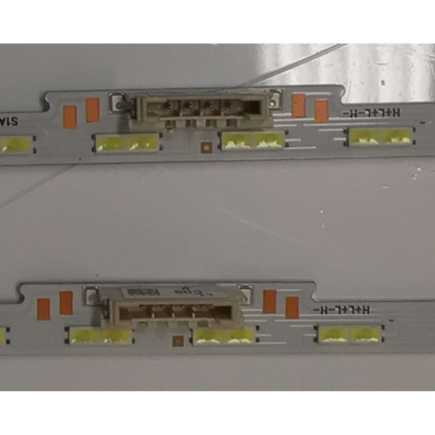 KIT DE LEDS ORIGINAL PARA TV SAMSUNG 2 PIEZAS / NUMERO DE PARTE S1A8-550SM0-R0 / S1A8-550SM0-R0 GS-ALZ 16 48EA/BAR / S1A8-550SM0-R0 GS-ALZ 34 48EA/BAR / GS-ALZ / 48EA/BAR / PANEL CY-SB055HGXV1H / CY-NC055HGHVYH / MODELO UN55AU8000BXZA / LH55QMCEBGCXGO - Imagen 4