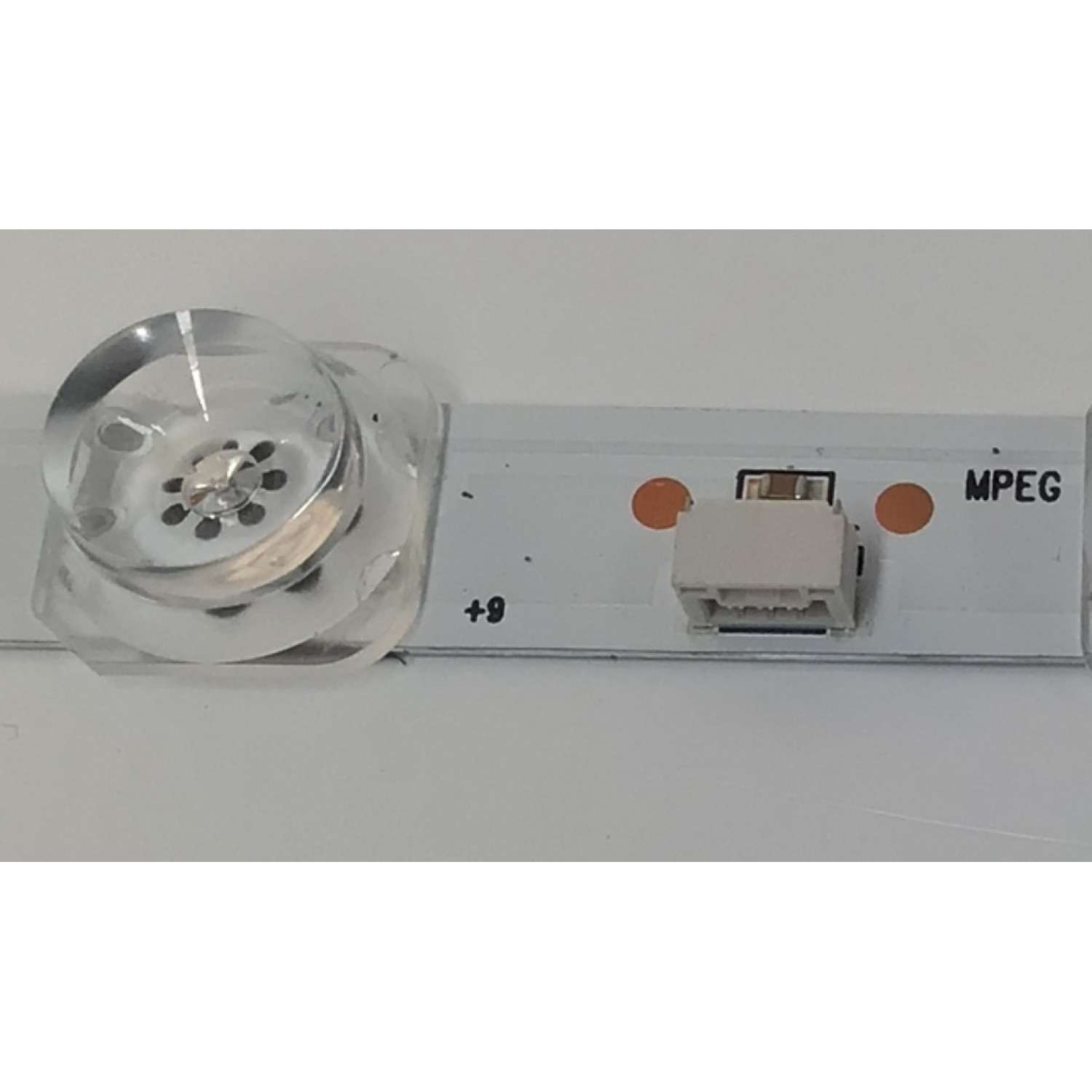 LED PARA TV TCL 1 PIEZAS ORIGINAL / NUMERO DE PARTE TCL43LB13 / TCL43LB13_3030F2.4D_V0.3_20220602 / B0101-001029 / 230710 / DISPLAY ST4251D02-1 VER.2.1 / MODELO 43S454 - Imagen 3