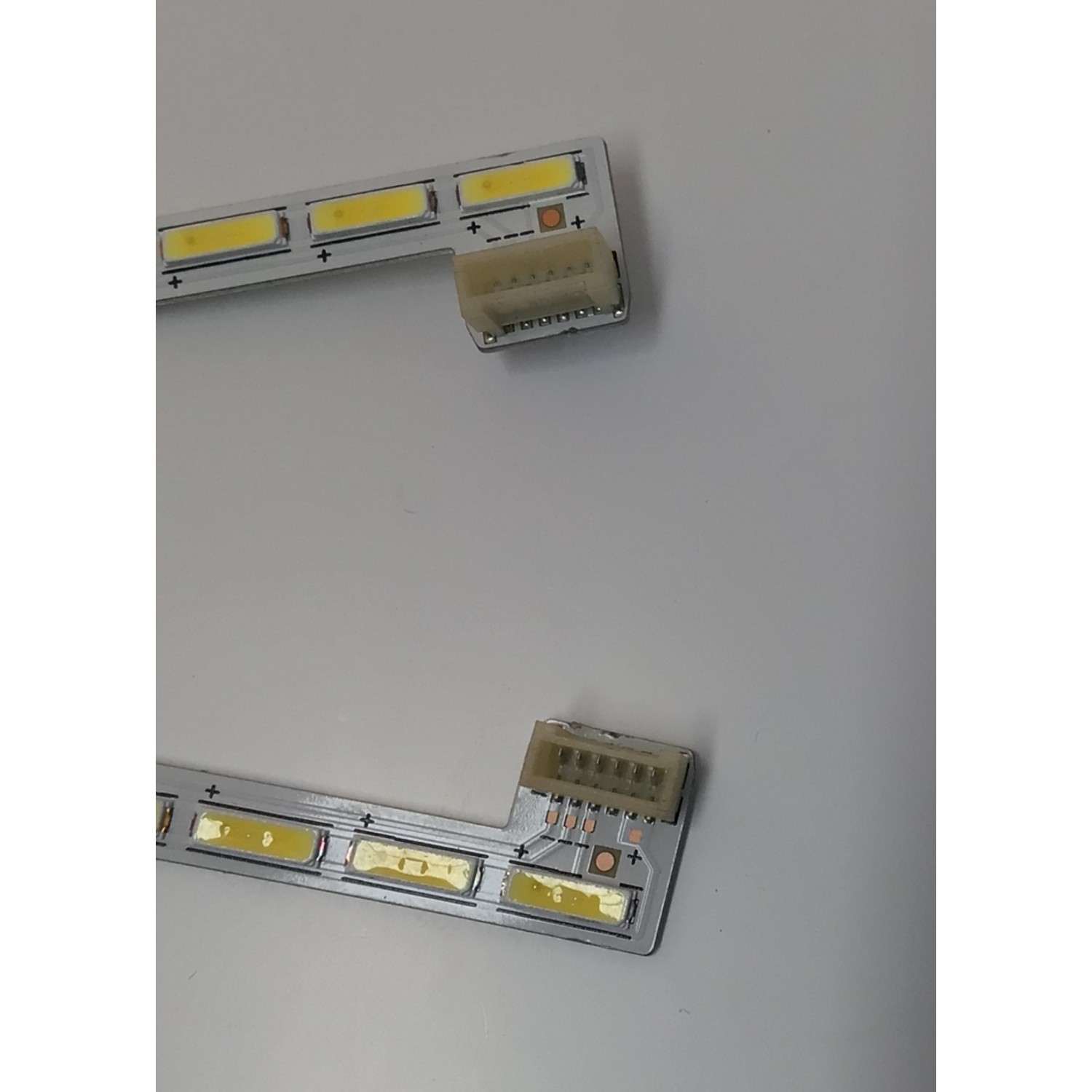 KIT DE LED´S PARA MONITOR CURVO SAMSUNG 2 PIEZAS ORIGINALES / NUMERO DE PARTE 52307A / 52378A / SEC_34_G55T_1X48+1X48_7020PCT_L_16S3P / SEC_34_G55T_1X48+1X48_7020PCT_R_16S3P / REV.V2 / PANEL CY-PA340QGHV1H / MODELO S34A650UXN / LS34A650UXNXGO - Imagen 4