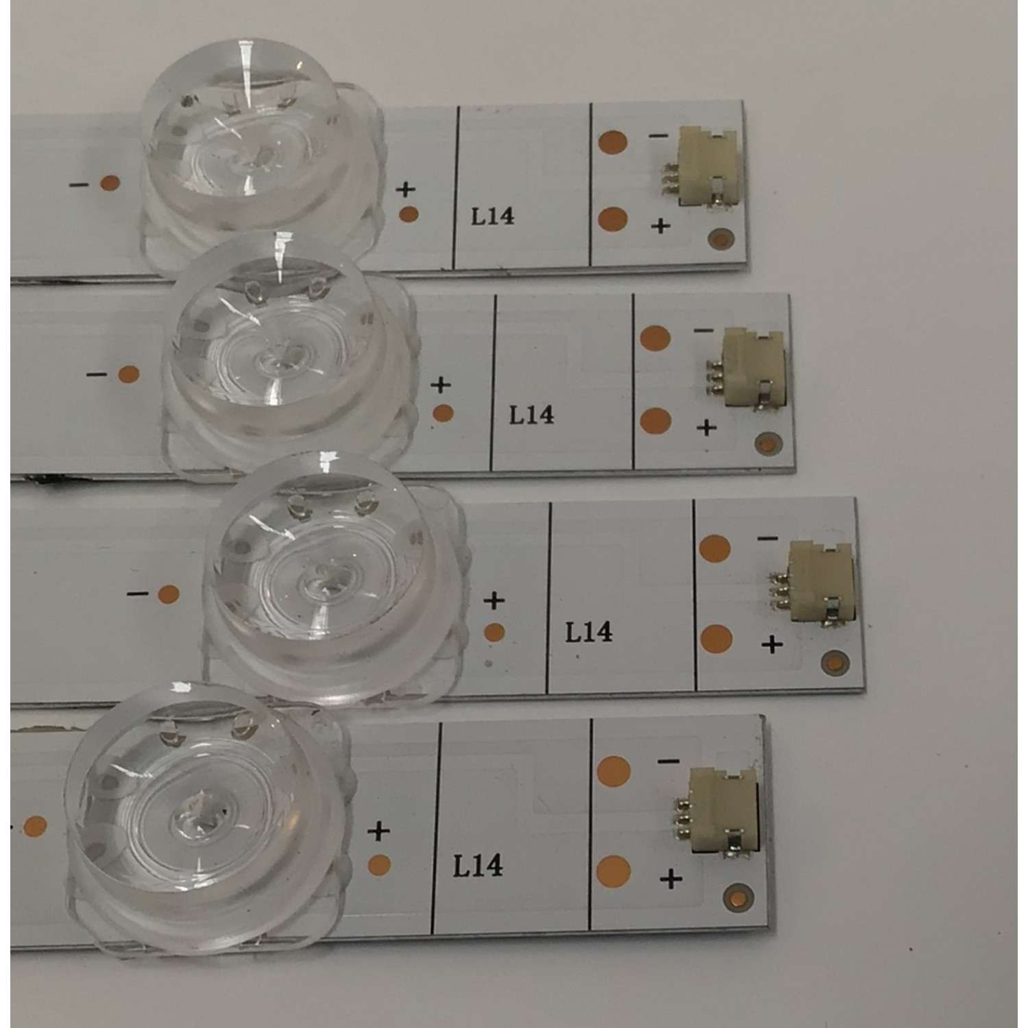 KIT DE LED´S PARA TV HISENSE 4 PIEZAS ORIGINALES / NUMERO DE PARTE JL.D550E1330-003BS-M / JL.D550E1330-003BS-M_V02 / HD550Y3U51-T0L4 / 2020123101 / 1286038 / 6UC8 / PANEL HD550Y3U51-T0L4 / MODELO 55A7G - Imagen 2
