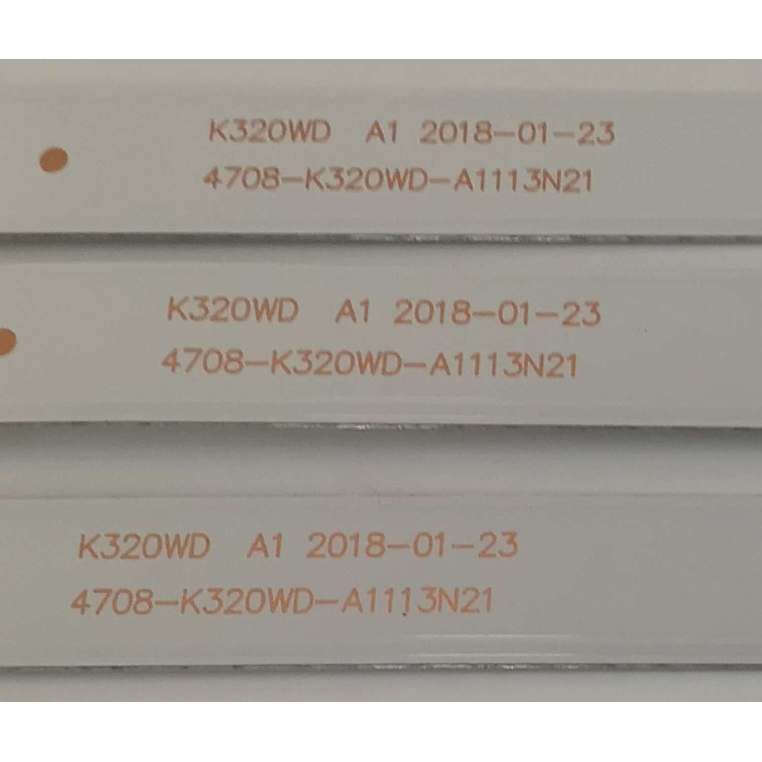 KIT DE LED´S PARA TV WBOX 3 PIEZAS ORIGINALES / NUMERO DE PARTE 4708-K320WD-A1113N21 / K320WD A1 / 471R1P79 / MH-H-11-10 / K320WD186 143 / PANEL K320WD82 / MODELO 0E32LED / OE32LED - Imagen 3