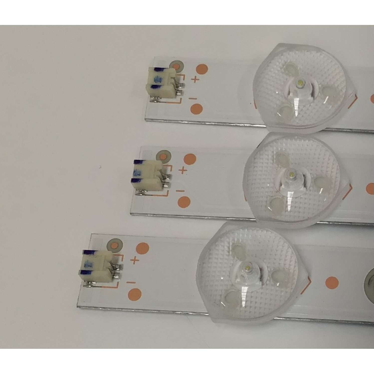 KIT DE LED´S PARA TV WBOX 3 PIEZAS ORIGINALES / NUMERO DE PARTE 4708-K320WD-A1113N21 / K320WD A1 / 471R1P79 / MH-H-11-10 / K320WD186 143 / PANEL K320WD82 / MODELO 0E32LED / OE32LED - Imagen 5