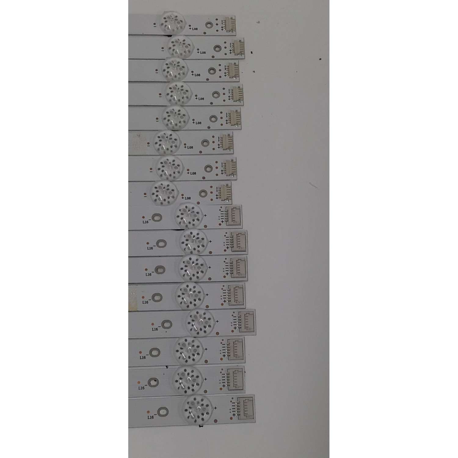 KIT DE LED´S PARA TV HISENSE 16 PIEZAS ORIGINALES / NUMERO DE PARTE JL.D65044330-003AL-M / JL.D65044330-003AR-M / JL.D65044330-003AL-M_V02  / JL.D65044330-003AR-M_V02 / PANEL HD650H3U52-T0LAK5 / HD650H3U52-T0LAK5+R+2023051701 / MODELO 65U6K - Imagen 2