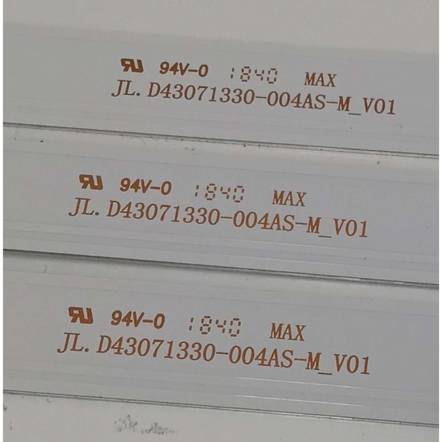 KIT DE LED'S PARA TV PIONEER ORIGINAL 3 PIEZAS / NUMERO DE PARTE JL.D43071330-004AS-M / JL.D43071330-004AS-M_V01 / 4C-LB430T-JFAC / 18BC530 / N190226 / T408 / 021910 / MODELO PLE-43S08FHD - Imagen 2