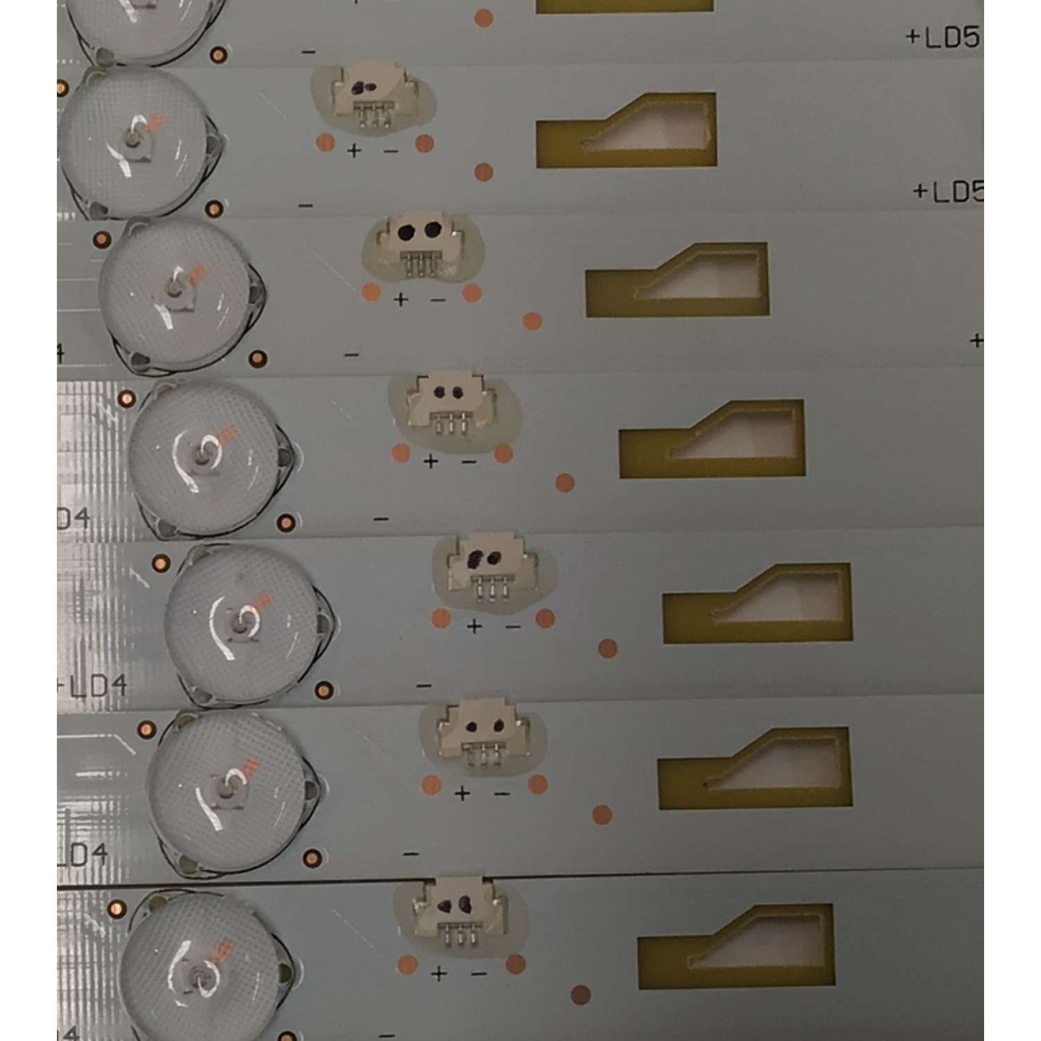 KIT DE LEDS PARA TV TCL ORIGINAL 11 PIEZAS / NUMERO DE PARTE GIC55LB14 / GIC55LB14_3030_V0.4_20140728 / ZM-GS-07 / 4C-LB5507-ZM1 / PANEL LVF550ND2L / MODELO 55F3700 / 55F3700-LPM002A / 55FS3700TAAA - Imagen 3