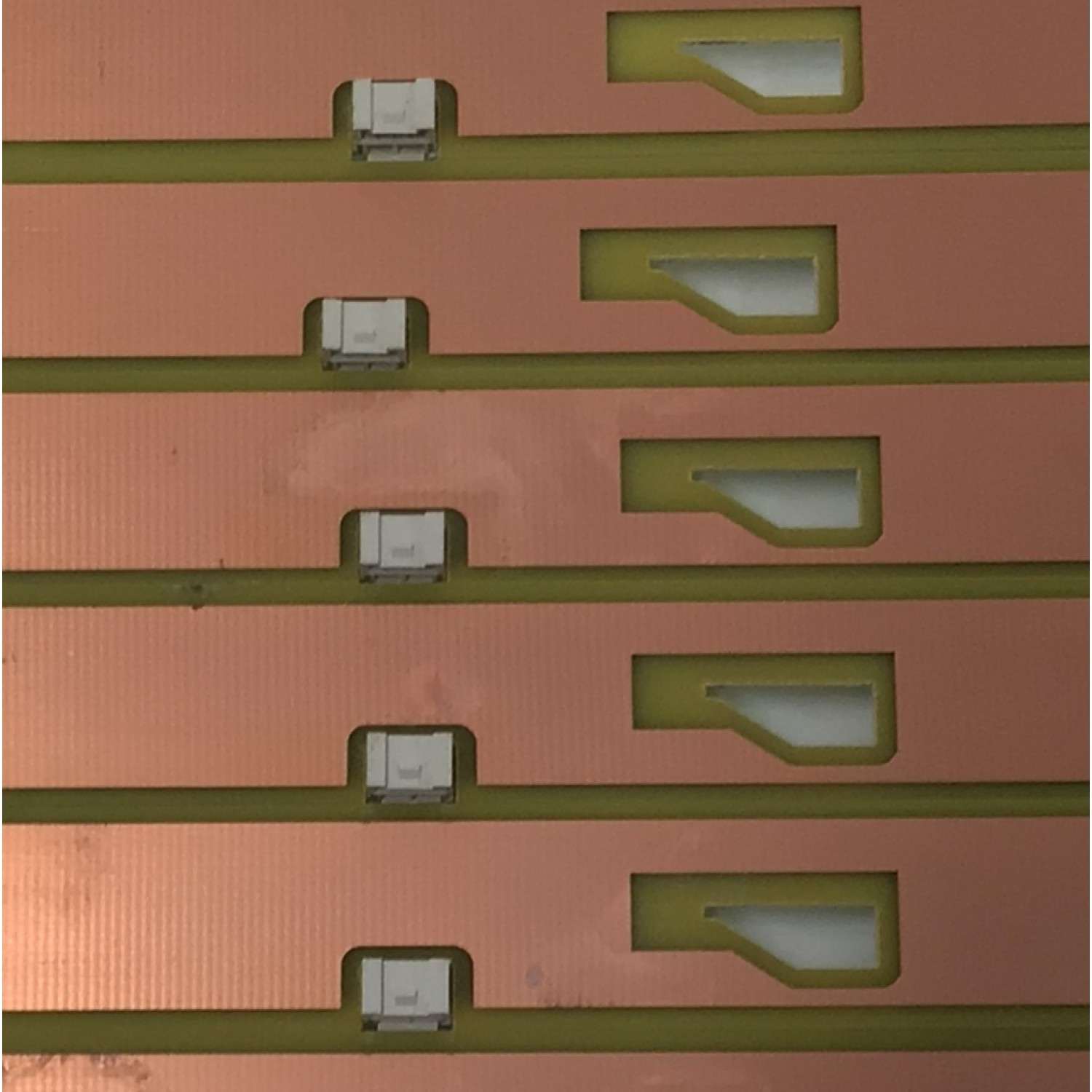 KIT DE LEDS PARA TV TCL ORIGINAL 11 PIEZAS / NUMERO DE PARTE GIC55LB14 / GIC55LB14_3030_V0.4_20140728 / ZM-GS-07 / 4C-LB5507-ZM1 / PANEL LVF550ND2L / MODELO 55F3700 / 55F3700-LPM002A / 55FS3700TAAA - Imagen 4