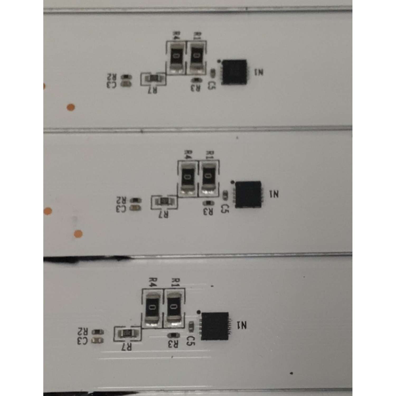 KIT DE LEDS PARA TV HISENSE ORIGINAL 20 PIEZAS / NUMERO DE PARTE JL.D7501M330 / JL.D7501M330-003AL-M_V02 / JL.D7501M330-003AR-M_V02 / RSAG7.820.13291/ROH VER.C / RSAG7.820.13292/ROH VER.C / PANEL HD750H3U71-T0L8K1 / DISPLAY HV750QUB-F92 / MODELO 75U7K - Imagen 3