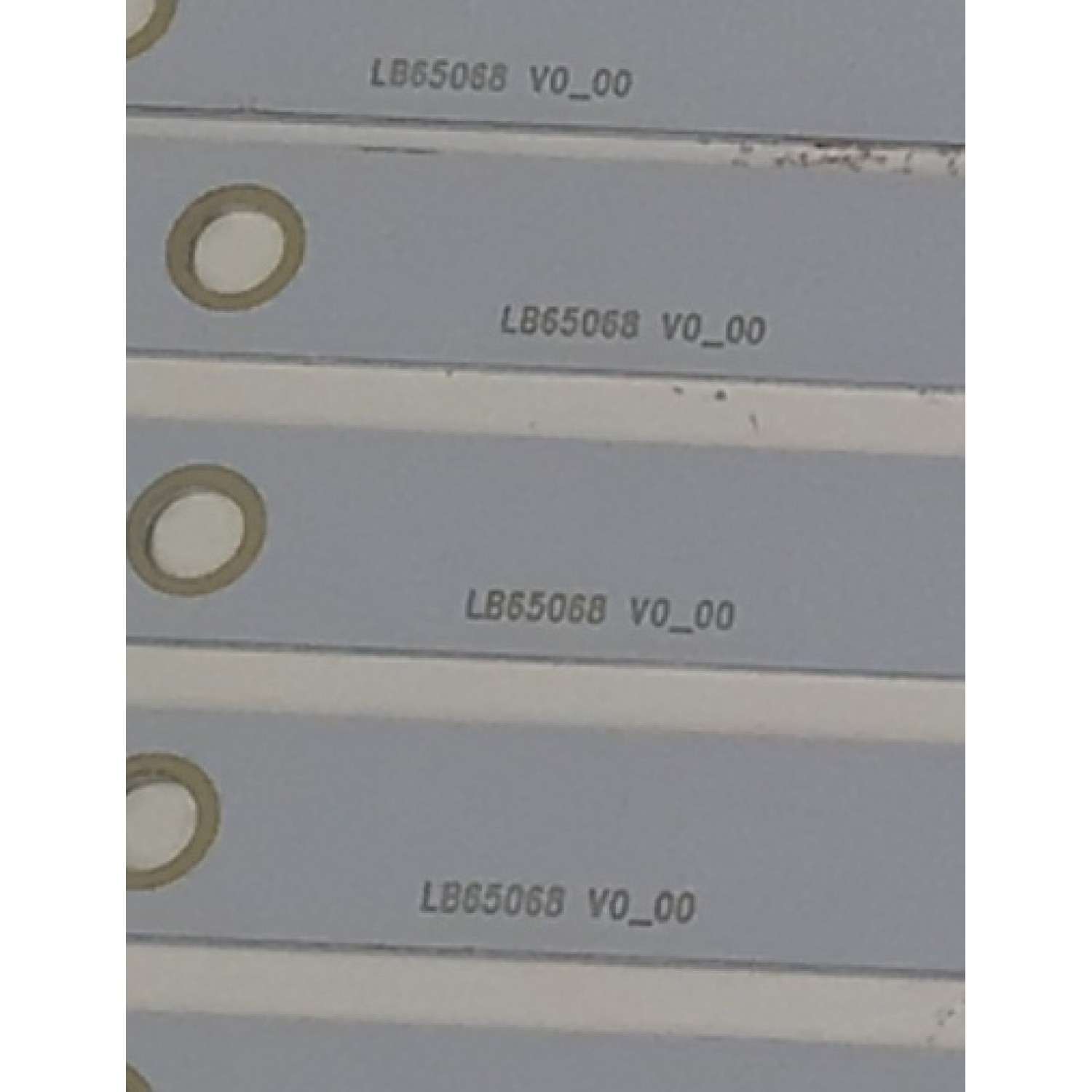 KIT DE LEDS PARA TV SUNBRITE ORIGINAL 12 PIEZAS / NUMERO DE PARTE LB65068 / LB65068 V0_00 / LB65068 V1_00 / 09810108GH03 / HA3E7CD1 / 81010 / MODELO SB-V-65-4KHDR - Imagen 2
