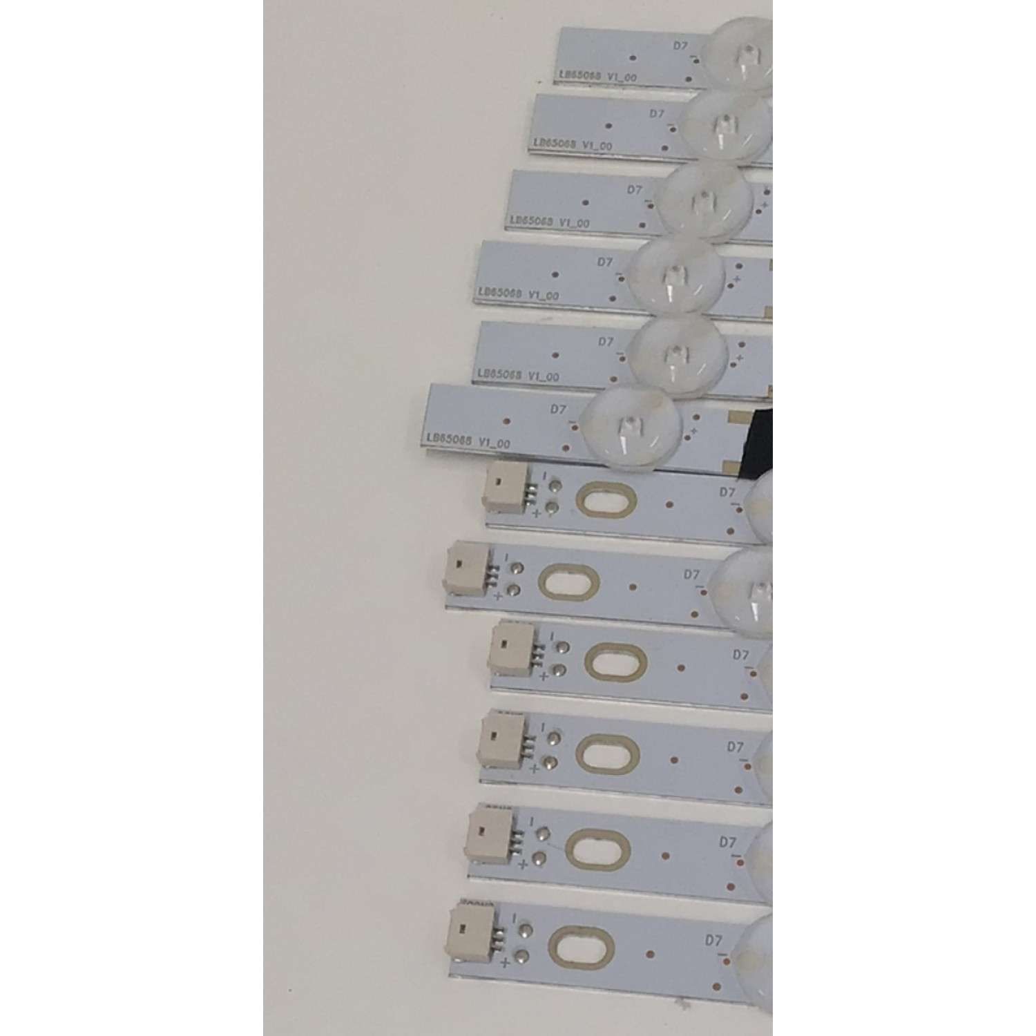 KIT DE LEDS PARA TV SUNBRITE ORIGINAL 12 PIEZAS / NUMERO DE PARTE LB65068 / LB65068 V0_00 / LB65068 V1_00 / 09810108GH03 / HA3E7CD1 / 81010 / MODELO SB-V-65-4KHDR - Imagen 5
