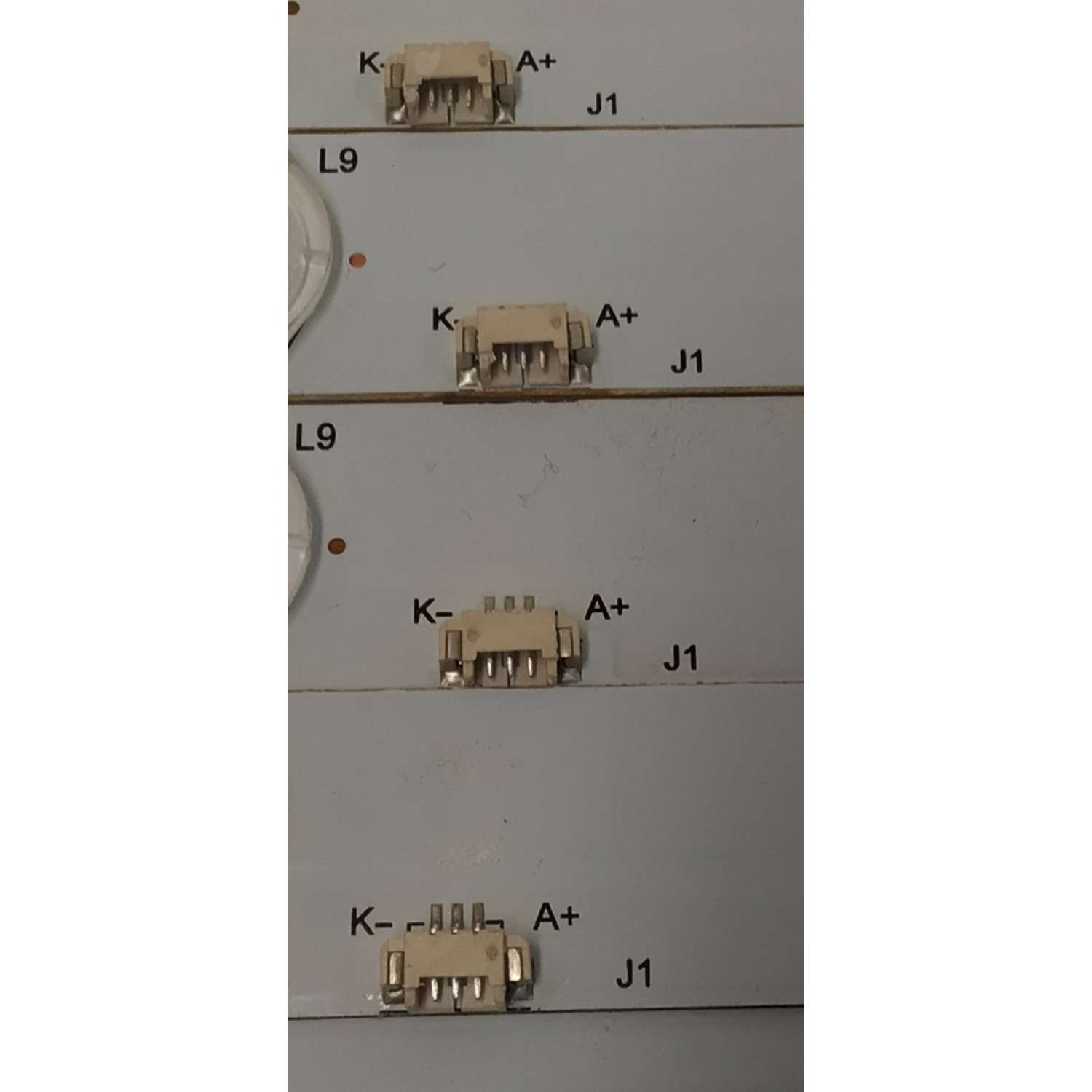 KIT DE LEDS PARA TV BUSH ORIGINAL 8 PIEZAS / NUMERO DE PARTE MKN-DLED40-06 / MKN-DLED40-06R-A01 / MKN-DLED40-06L-A01 / MODELO BMKDVD40LED - Imagen 5
