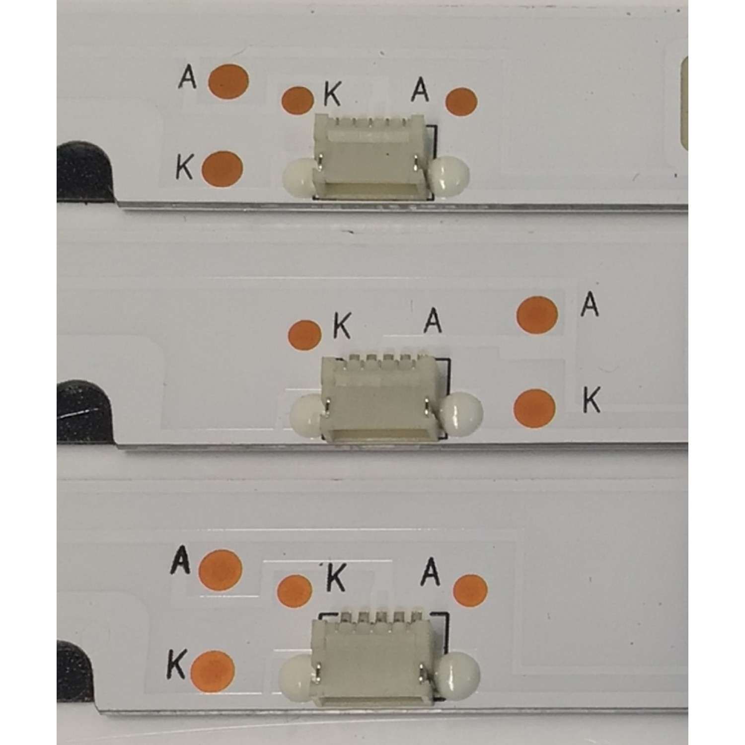 KIT DE LEDS PARA TV RCA ORIGINAL 3 PIEZAS / NUMERO DE PARTE 303HK400038E / HK40D07-ZC22AG-04E / 190624AC02 / HK400M06 / MODELO RT4038-G - Imagen 2