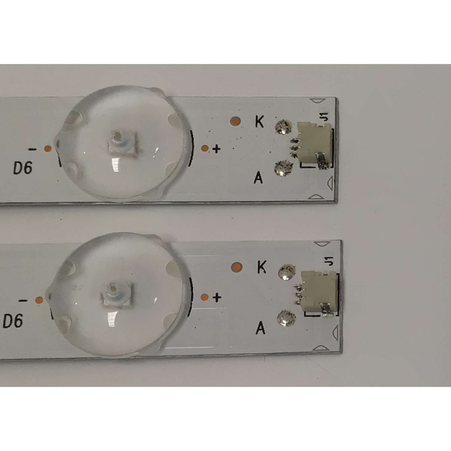 KIT DE LEDS PARA TV HISENSE ORIGINAL 2 PIEZAS / NUMERO DE PARTE 303SH320033 / SH32D06-ZC2AG-02 / JBD315N2-LB81-3-6\JK\ROH / 1197049 / PANEL JHD315N2H81-TXL2QL / MODELO 32H4E1 - Imagen 3