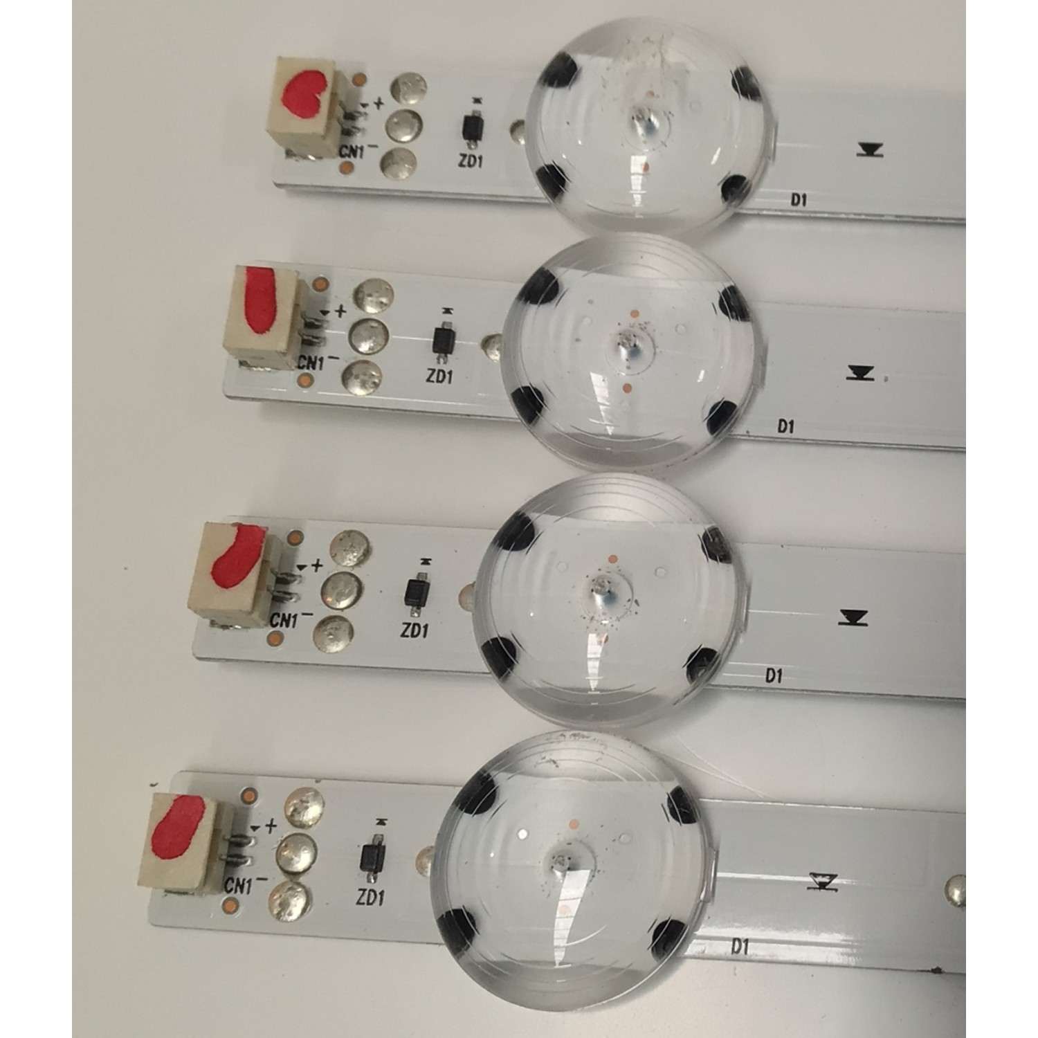 KIT DE LEDS PARA TV PHILIPS ORIGINAL 4 PIEZAS / NUMERO DE PARTE UDULEDWRE004 / UDULEDWRE004 REV 0.2 / 43W6S1P / MODELOS 43PFL5603/F7 / 43PFL5703/F7 - Imagen 2