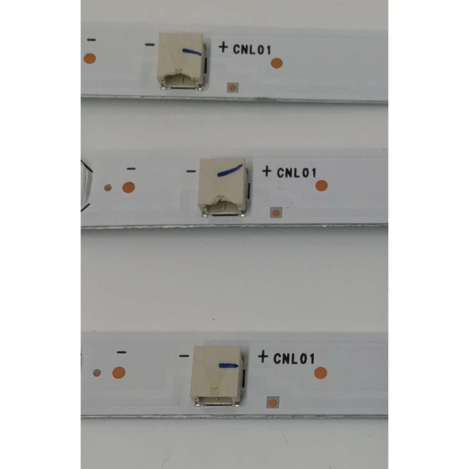 KIT DE LEDS PARA TV VIZIO ORIGINAL 3 PIEZAS / NUMERO DE PARTE JL.D50071330-202AS-M / JL.D50071330-202AS-M_V01 / F8P0B000037HAUXLB00ES3Y50CRV / F8P0B000037HAUXLB00ES3Y50CS3 / F8P0B000037HAUXLB00ES3Y50CS4 / PANEL V500DJ7-E03 / MODELO V4K50M-0809 - Imagen 4