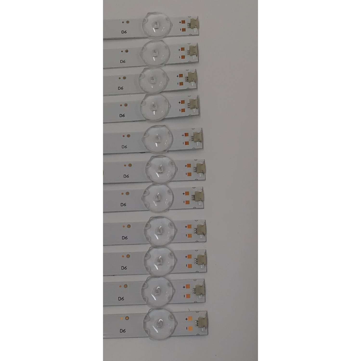 KIT DE LEDS PARA TV VIZIO ORIGINAL / INCOMPLETO SOLO 11 PIEZAS / NUMERO DE PARTE 261501016370 / 40-M65Q6-3030-0D35-12X-615.5X12-20220314 / SVB650AQ9Y / D2309060004D0 / D2308110004D0 / BOEI650WQ1 / MODELO M65Q6-L4 / KIT CONSTA ORIGINALMENTE DE 12 PIEZAS - Imagen 2
