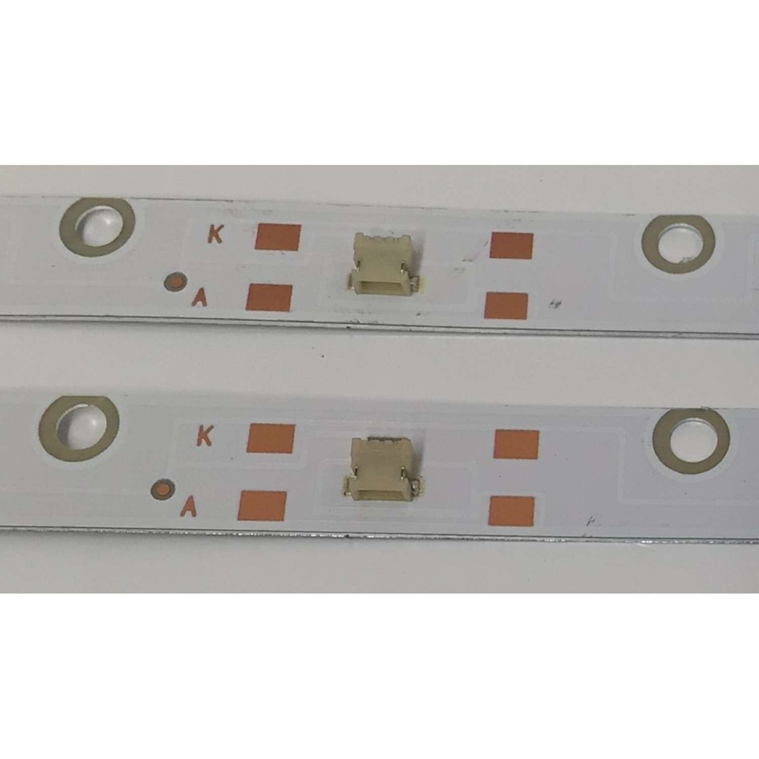 KIT DE LEDS ORIGINAL PARA TV ONN 2 PIEZAS / NUMERO DE PARTE 30340008008DS / LED40D08-ZC62AG-14DSEZ / A22/135LM/3.4V/ 240718AC08 / 40000M59S / PANEL HV400FHB-F11 / V400HJ9-PE1 (C4) / MODELO 100058007 40" / DAW40FR - Imagen 3