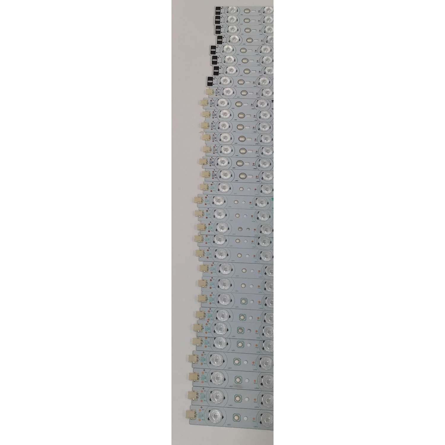 KIT DE LEDS PARA TV SHARP ORIGINAL / INCOMPLETO SOLO 45 PIEZAS / NUMERO DE PARTE 5231 / 5232 / 5233 / 5234 / 5235 / 5236 / ZZH2Y13WC10 / ZZH2Y14WC10 / PANEL LK900D3GW102 / MODELOS LC-90LE745U / LC-90LE657U / KIT CONSTA ORIGINALMENTE DE 48 PIEZAS - Imagen 7