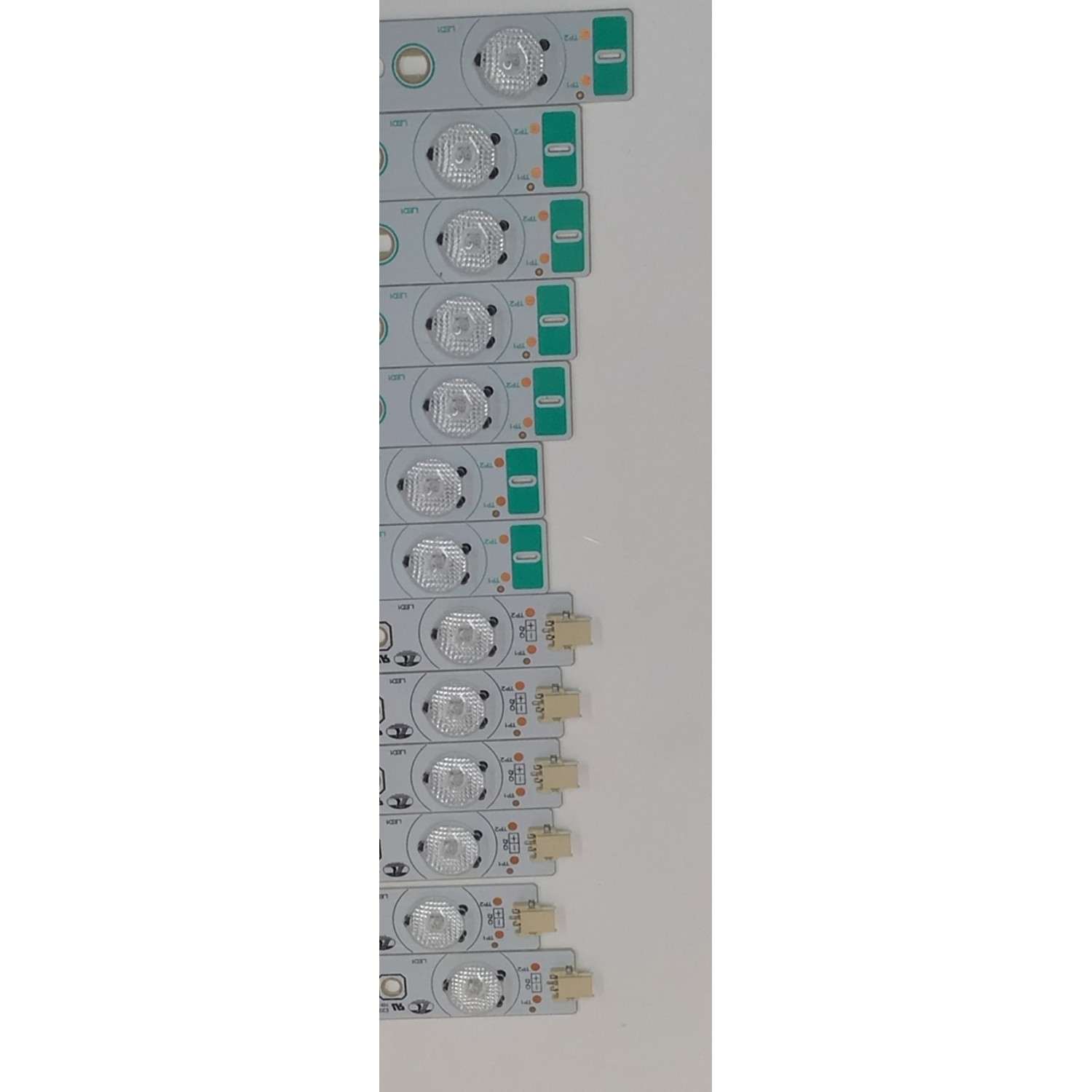 KIT DE LEDS PARA TV SHARP ORIGINAL / INCOMPLETO SOLO 45 PIEZAS / NUMERO DE PARTE 5231 / 5232 / 5233 / 5234 / 5235 / 5236 / ZZH2Y13WC10 / ZZH2Y14WC10 / PANEL LK900D3GW102 / MODELOS LC-90LE745U / LC-90LE657U / KIT CONSTA ORIGINALMENTE DE 48 PIEZAS - Imagen 4